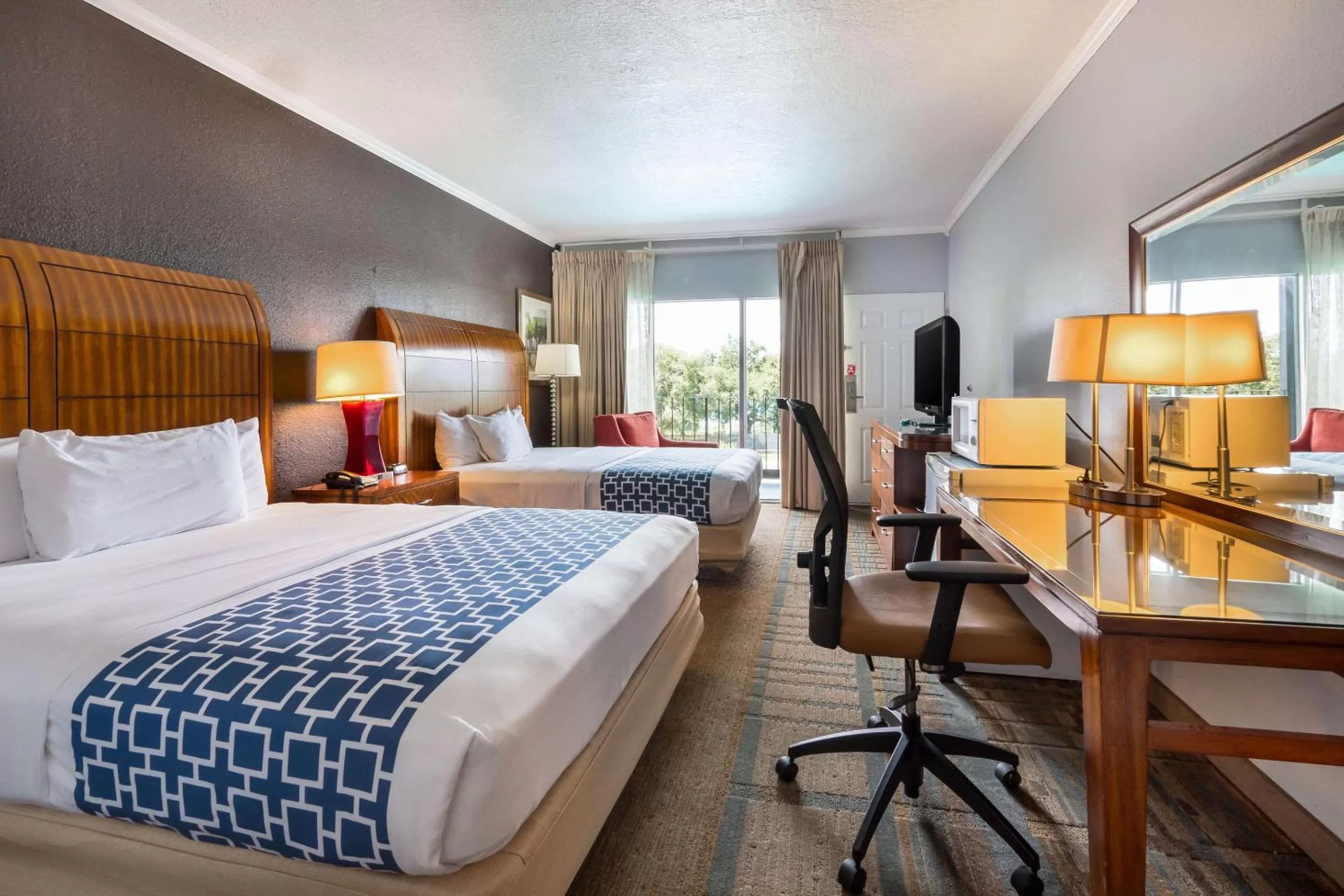 Photo of the whole room in Econo Lodge Winter Haven Chain of Lakes