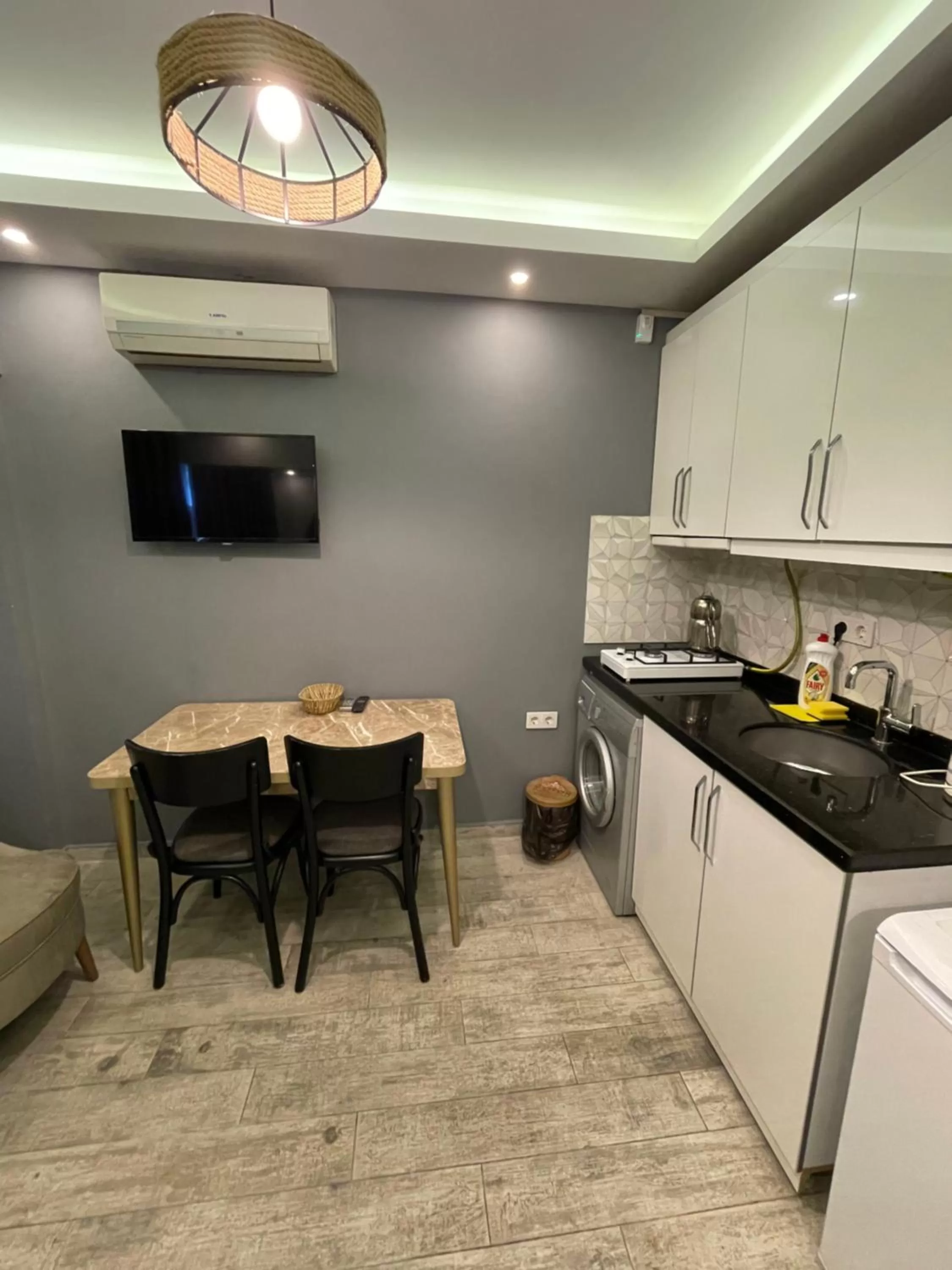 Kitchen/Kitchenette in Arat Apartments