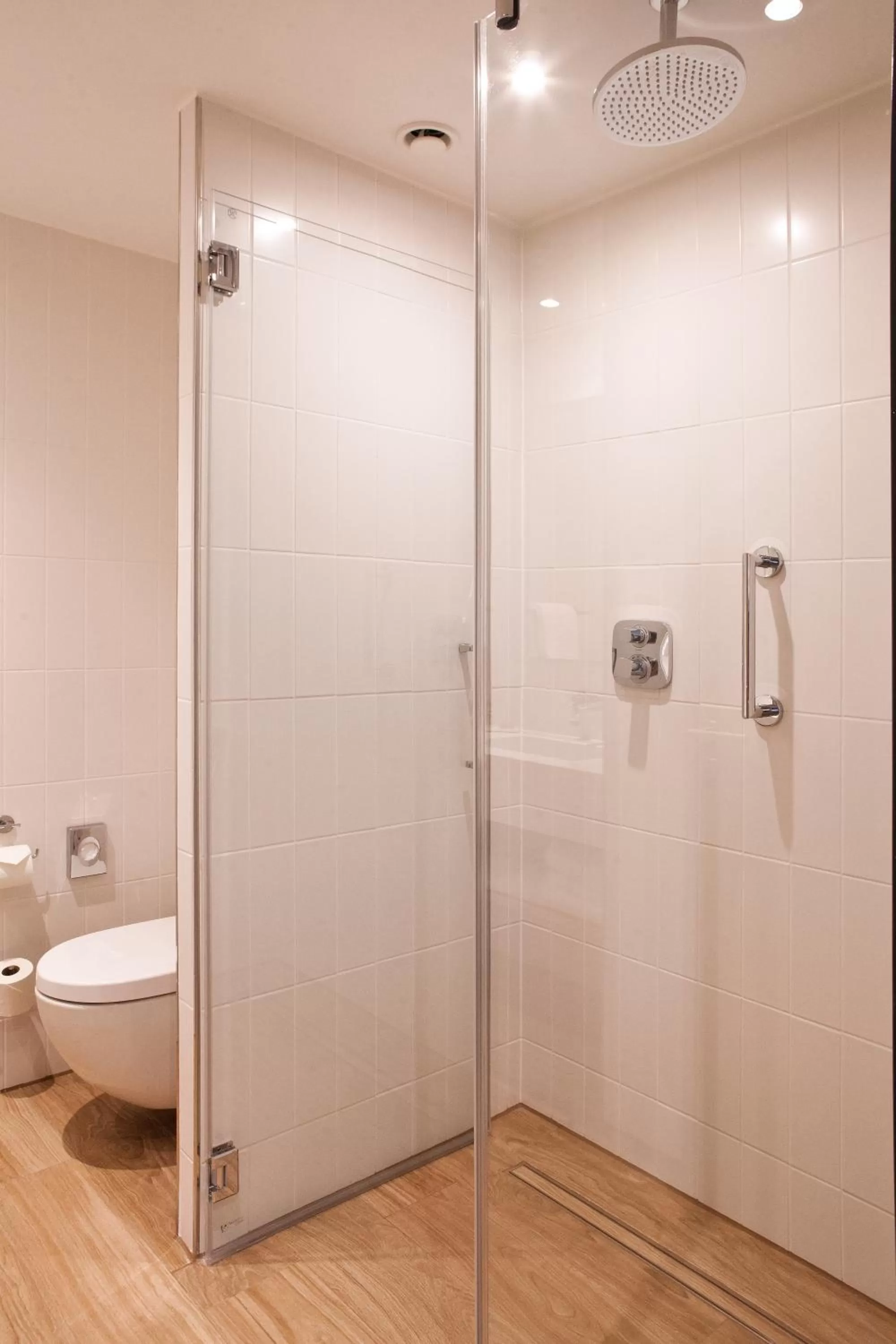 Shower in Hilton Garden Inn Munich Messe