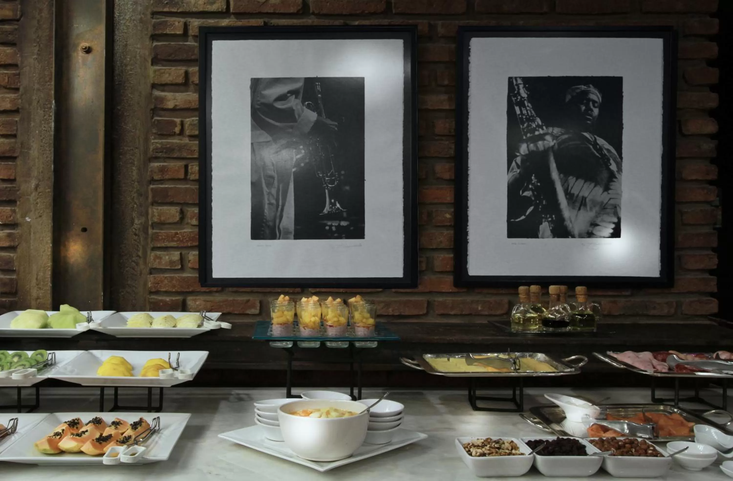 Restaurant/places to eat in Melia Recoleta Plaza Hotel