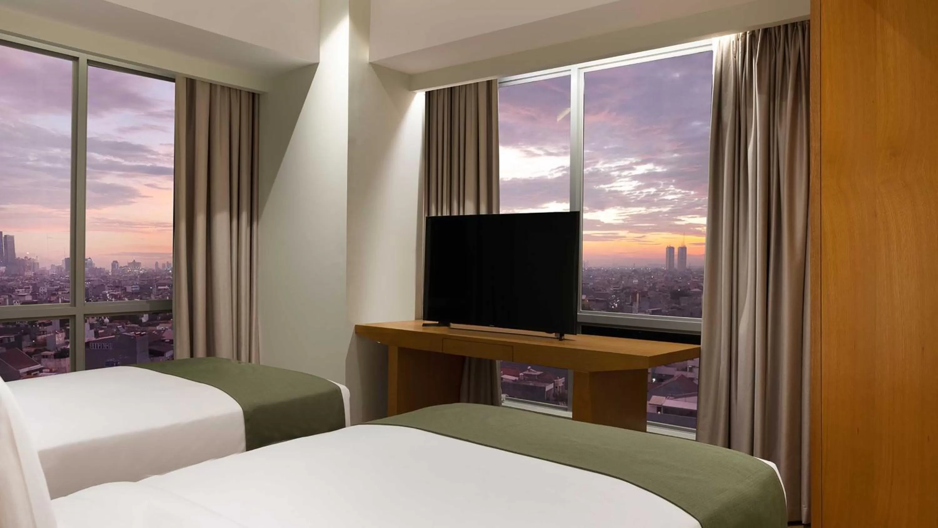 Bedroom, Bed in Holiday Inn & Suites Jakarta Gajah Mada by IHG