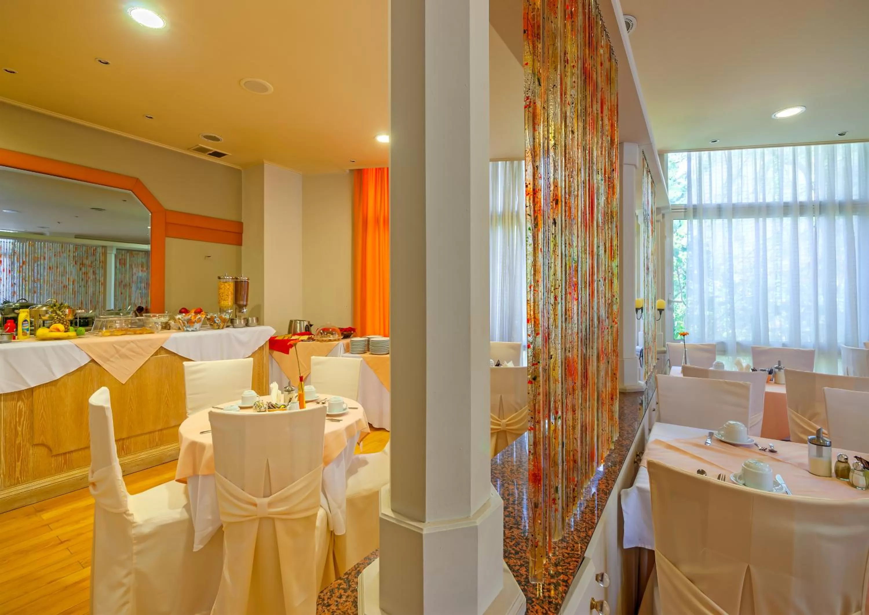 Restaurant/places to eat in Park Hotel