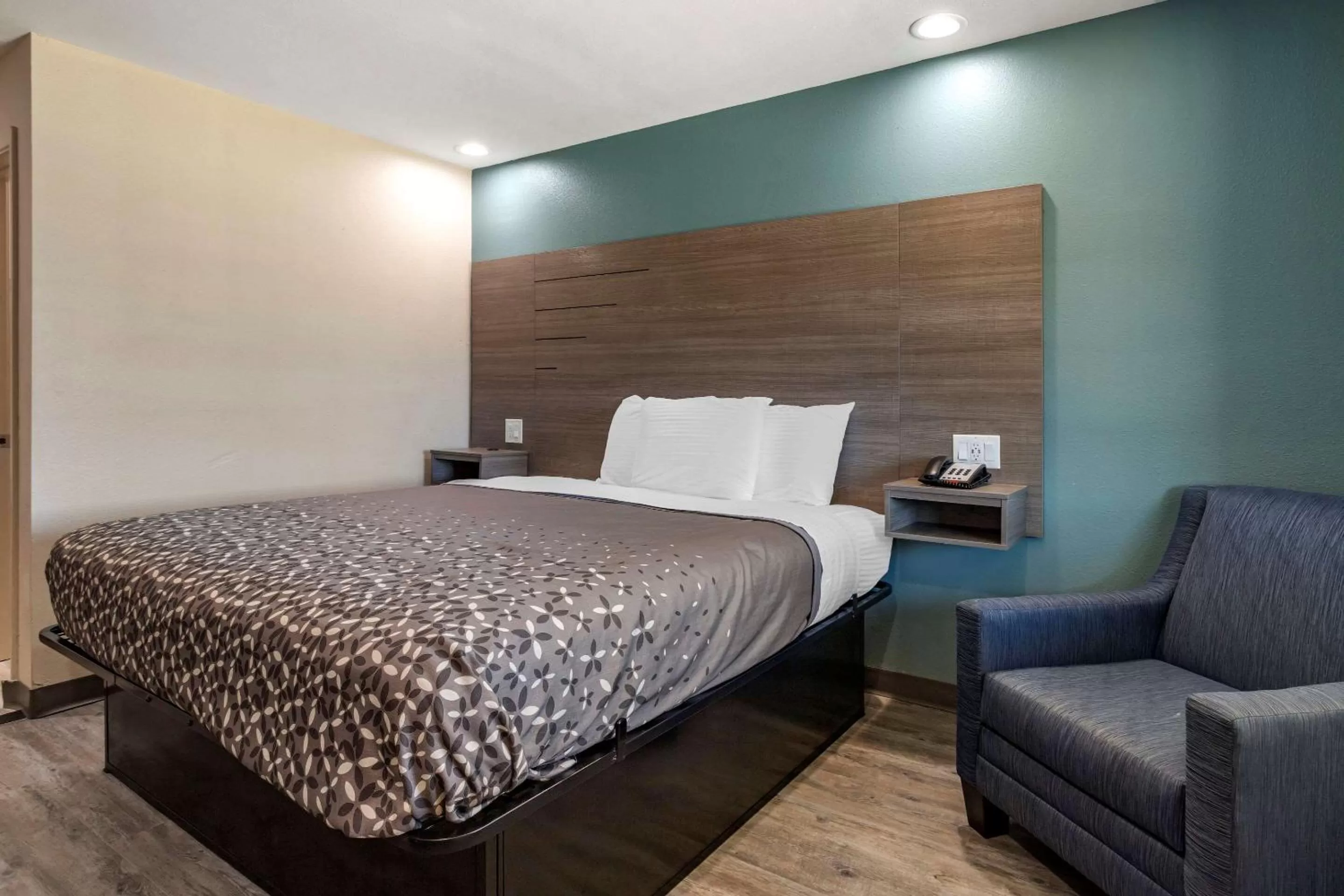 Photo of the whole room, Bed in Rodeway Inn Caldwell