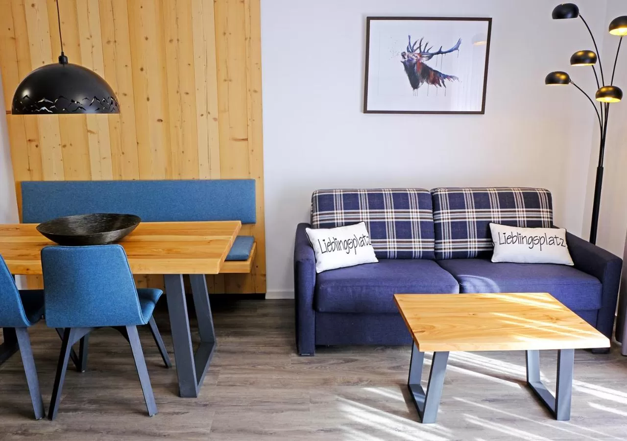 Photo of the whole room, Bed in Hotel Bayerischer Hof