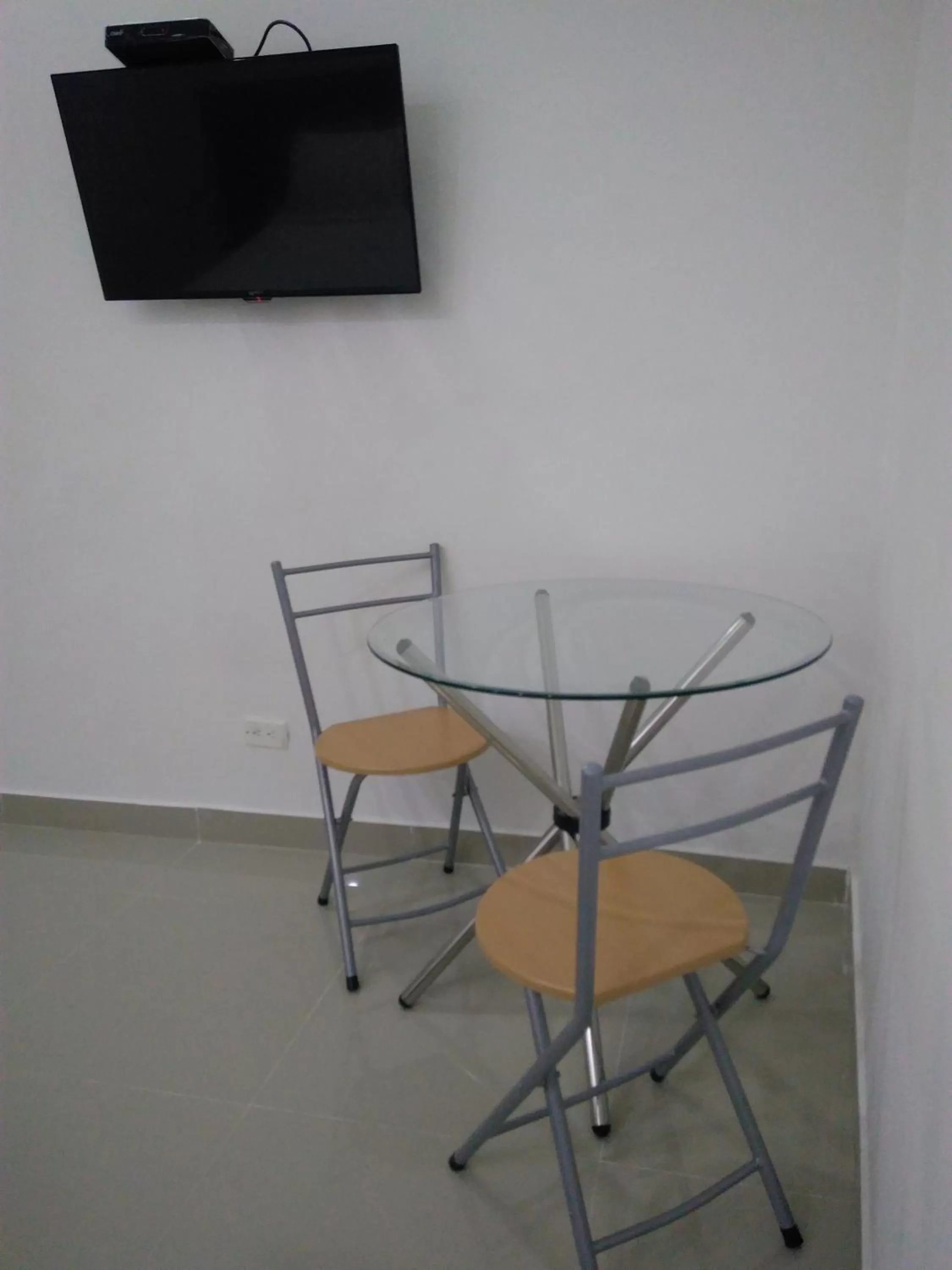 Bed, TV/Entertainment Center in Hotel Boutique Santorini Class