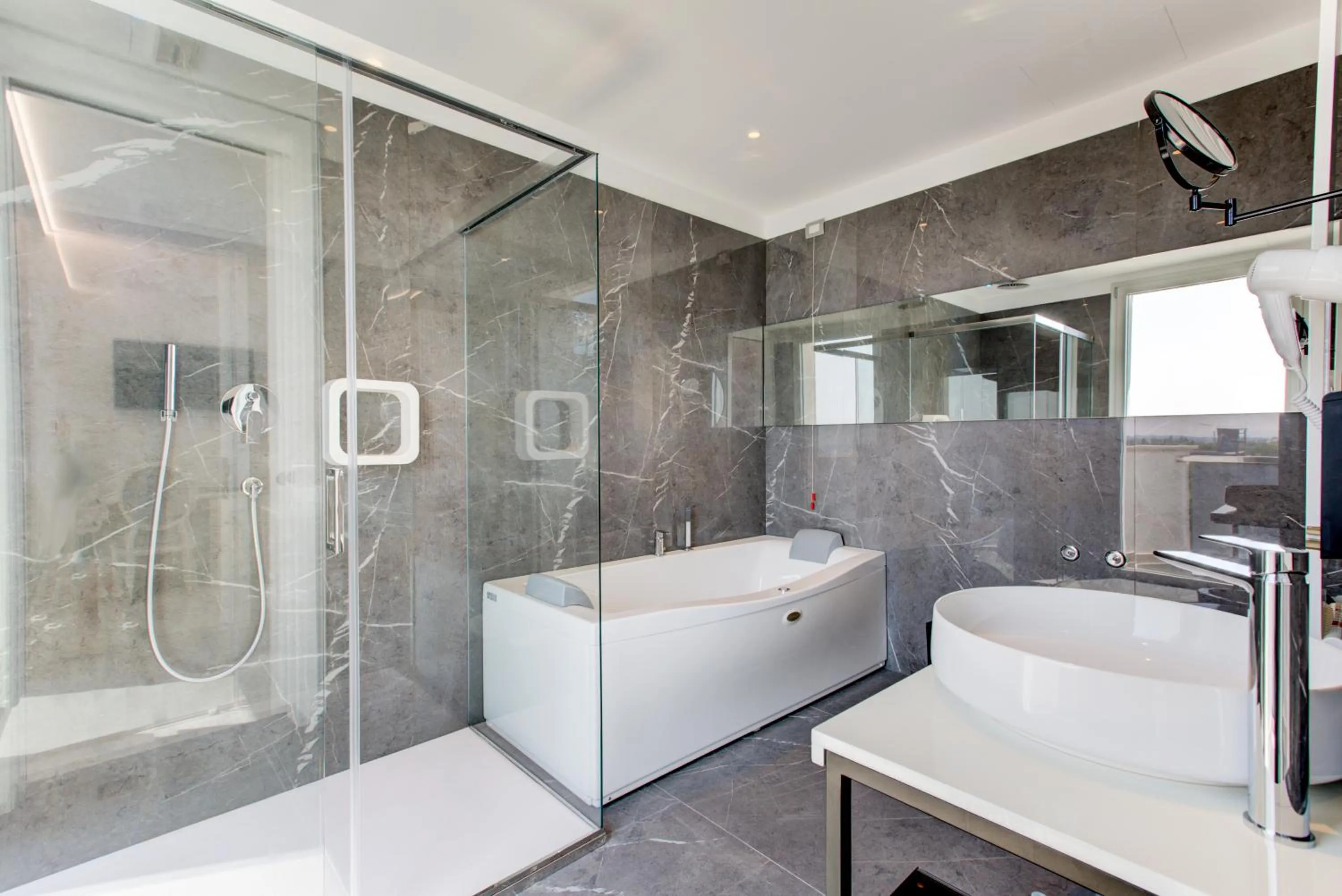 Shower in Hotel Due Mari & SPA