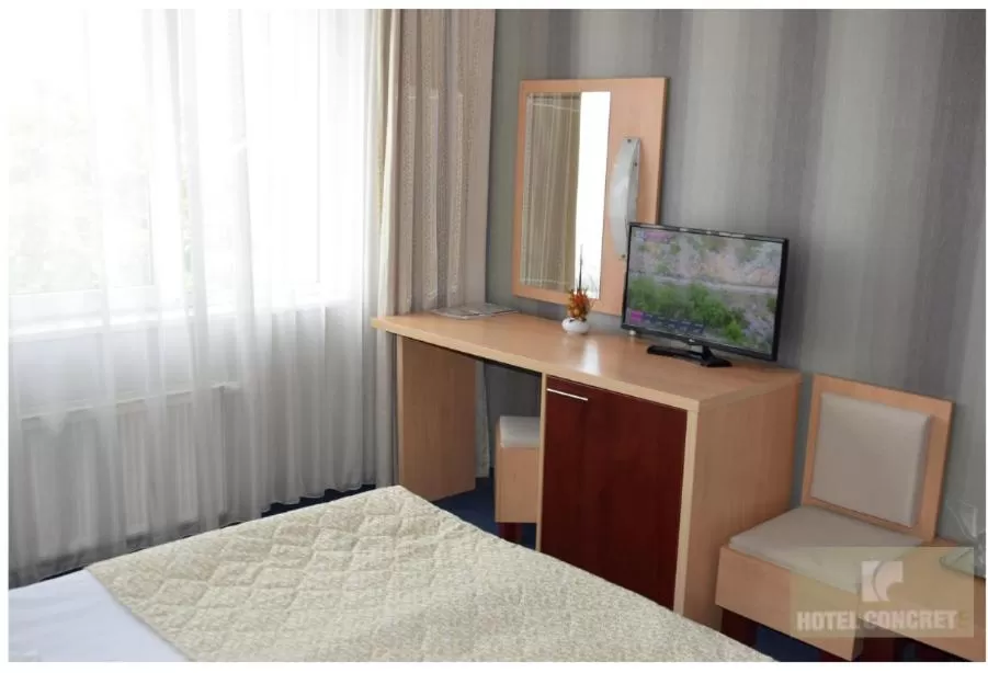 TV and multimedia, TV/Entertainment Center in Hotel Concrete