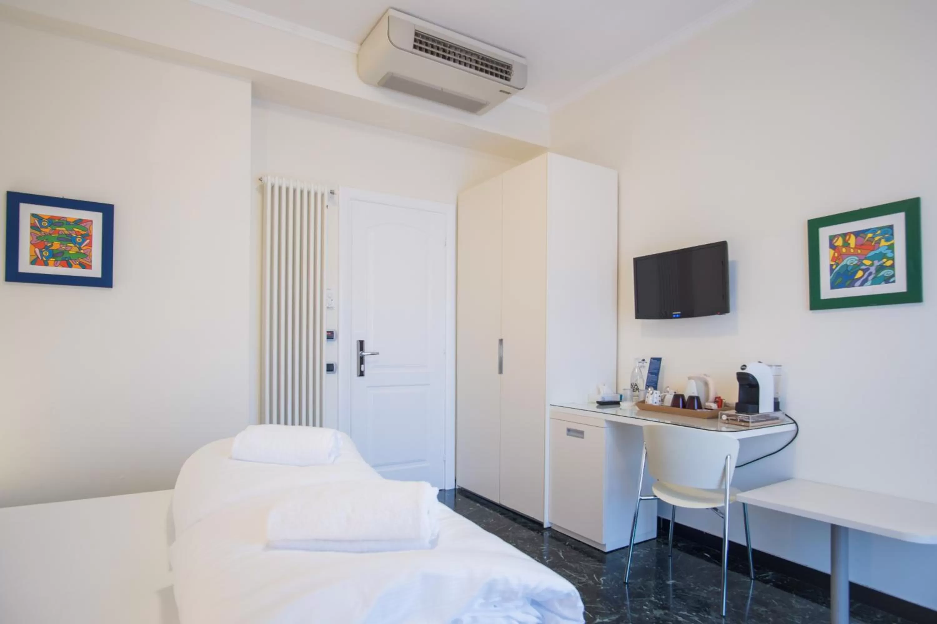 Bedroom, Bed in Hotel Garden