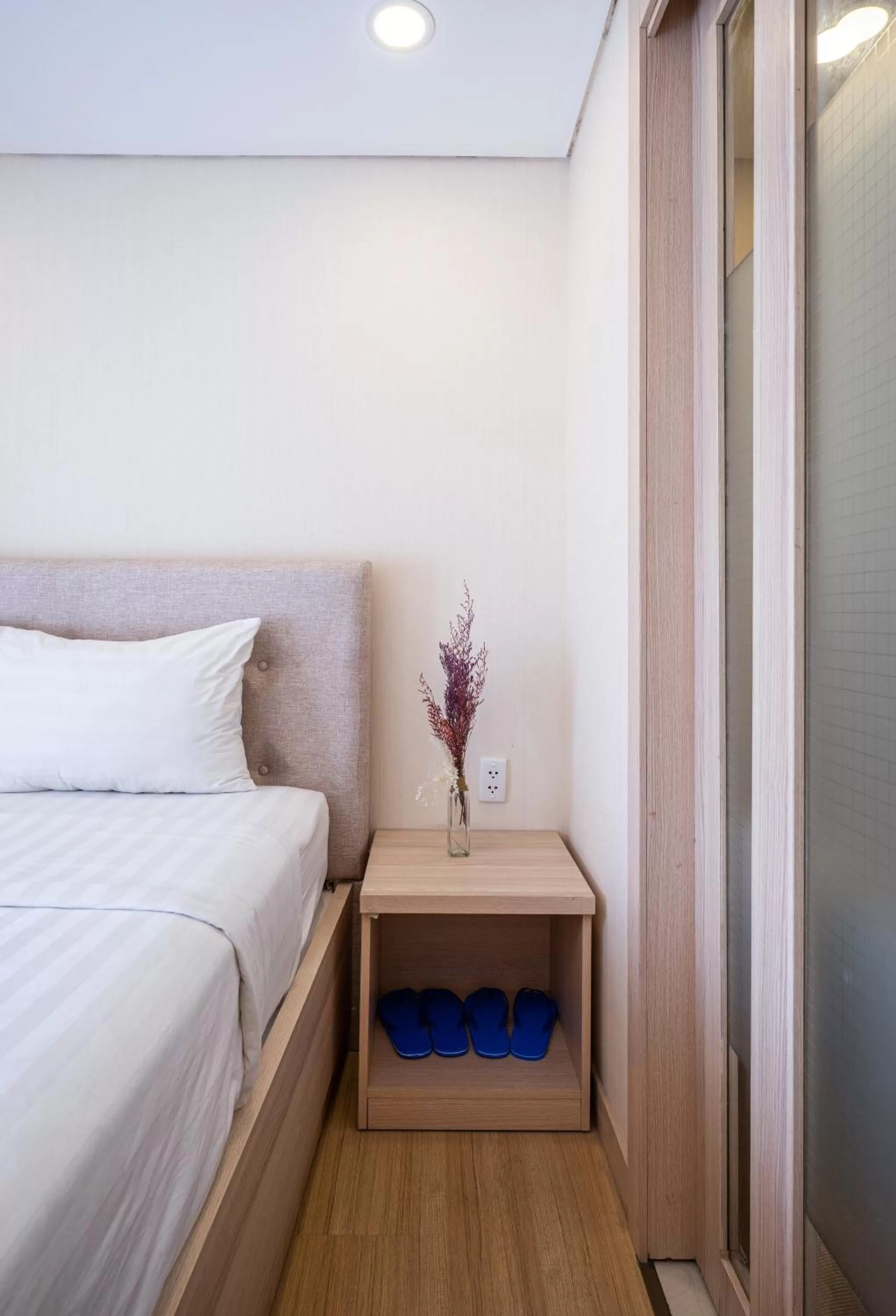 Bed in Luxy Park Hotel & Apartments - Notre Dame