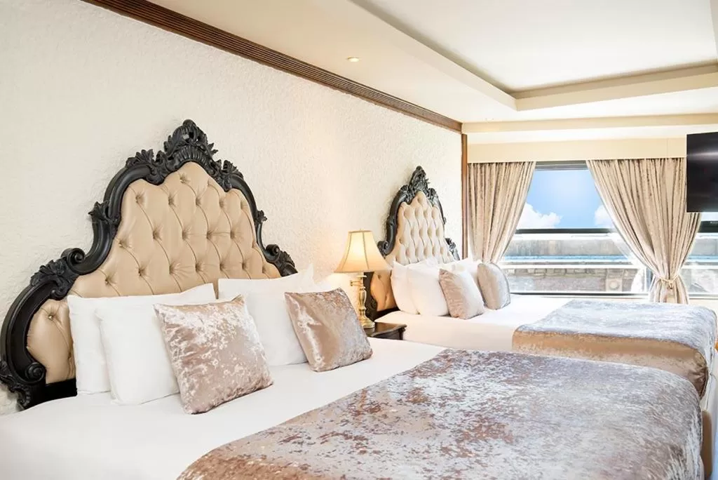 Bed in The Shankly Hotel