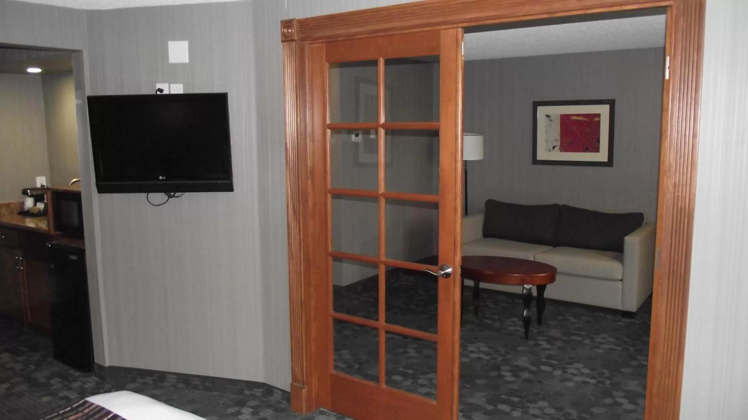Communal lounge/ TV room in Country Inn & Suites by Radisson, Delta Park North Portland