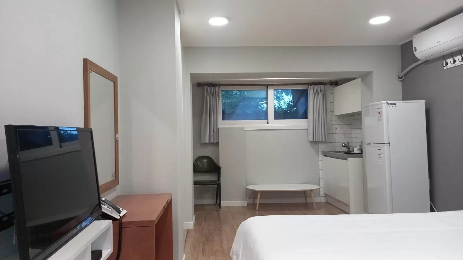 TV/Entertainment Center in Hotel Jirisan Haetsal