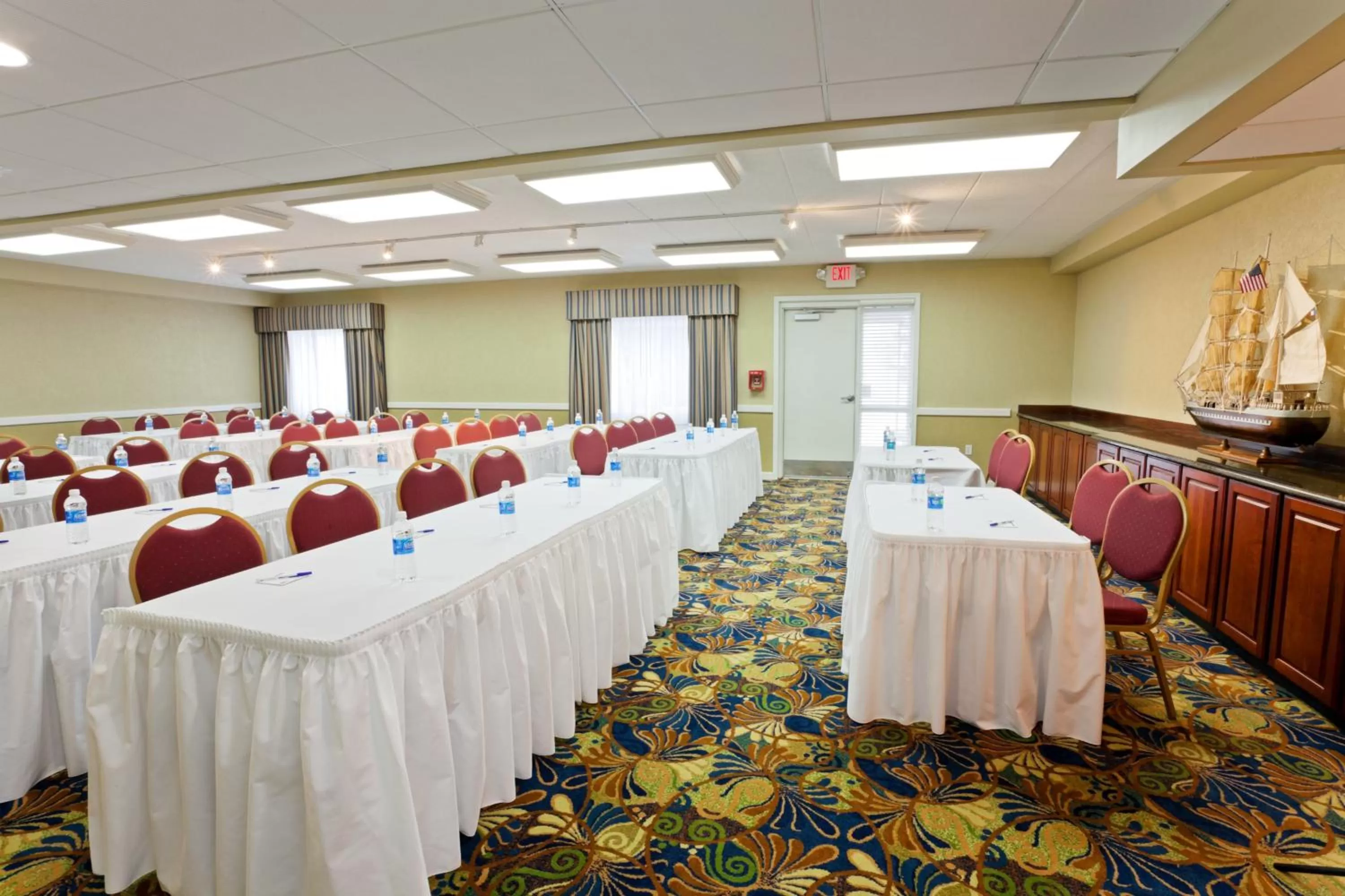 Meeting/conference room in Holiday Inn Express Hotel & Suites Port Clinton-Catawba Island by IHG