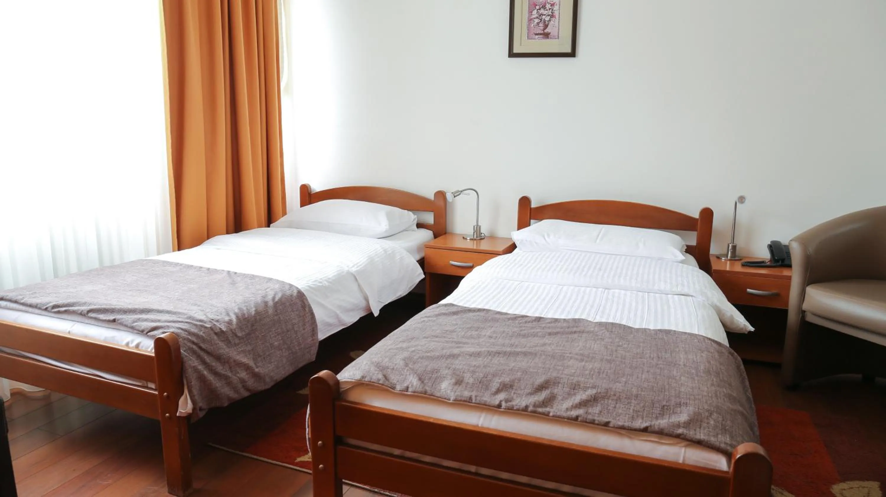 Bed in Hotel Srbija-FREE PARKING