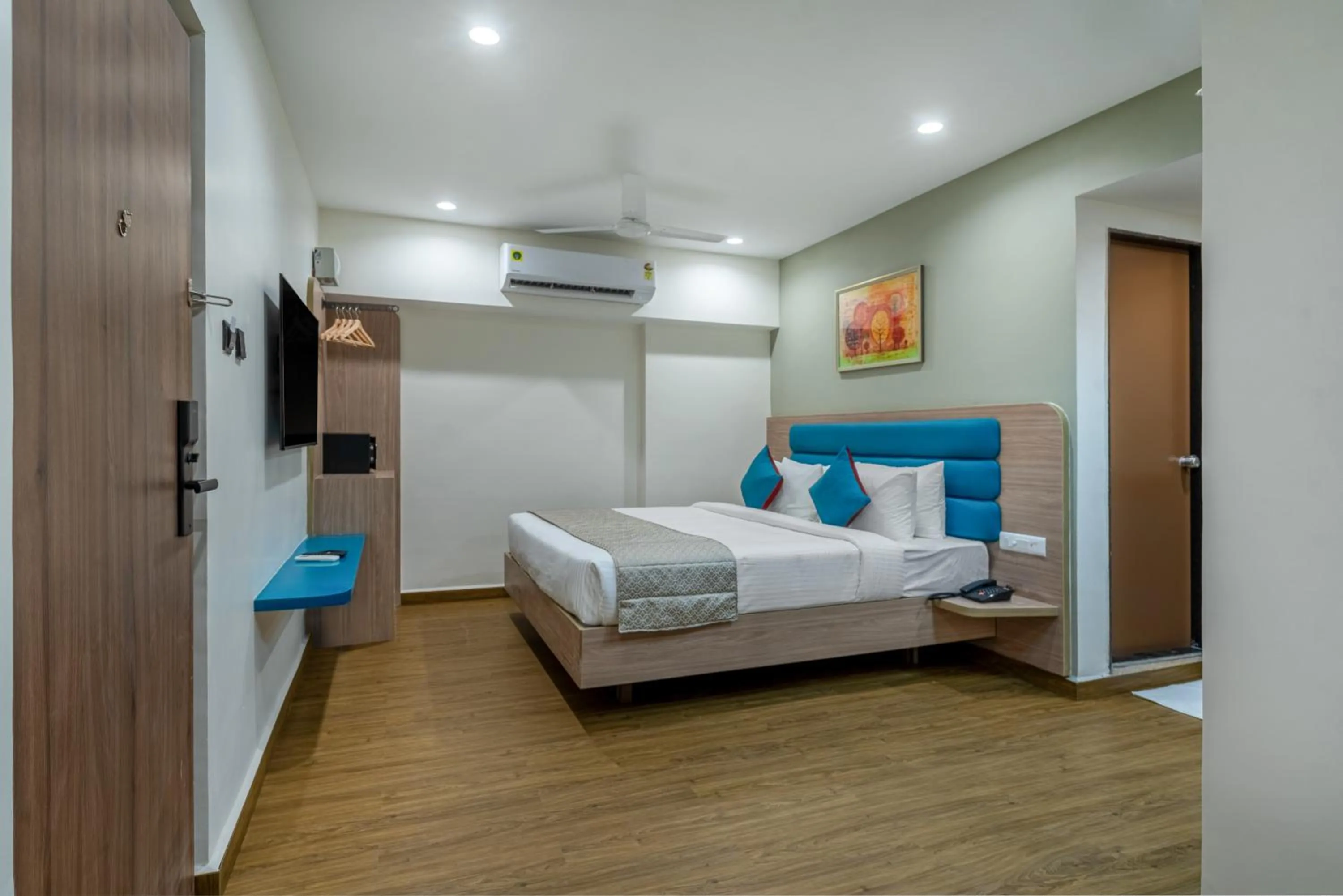 Bedroom, Bed in Viera Elite - Jubilee Hills