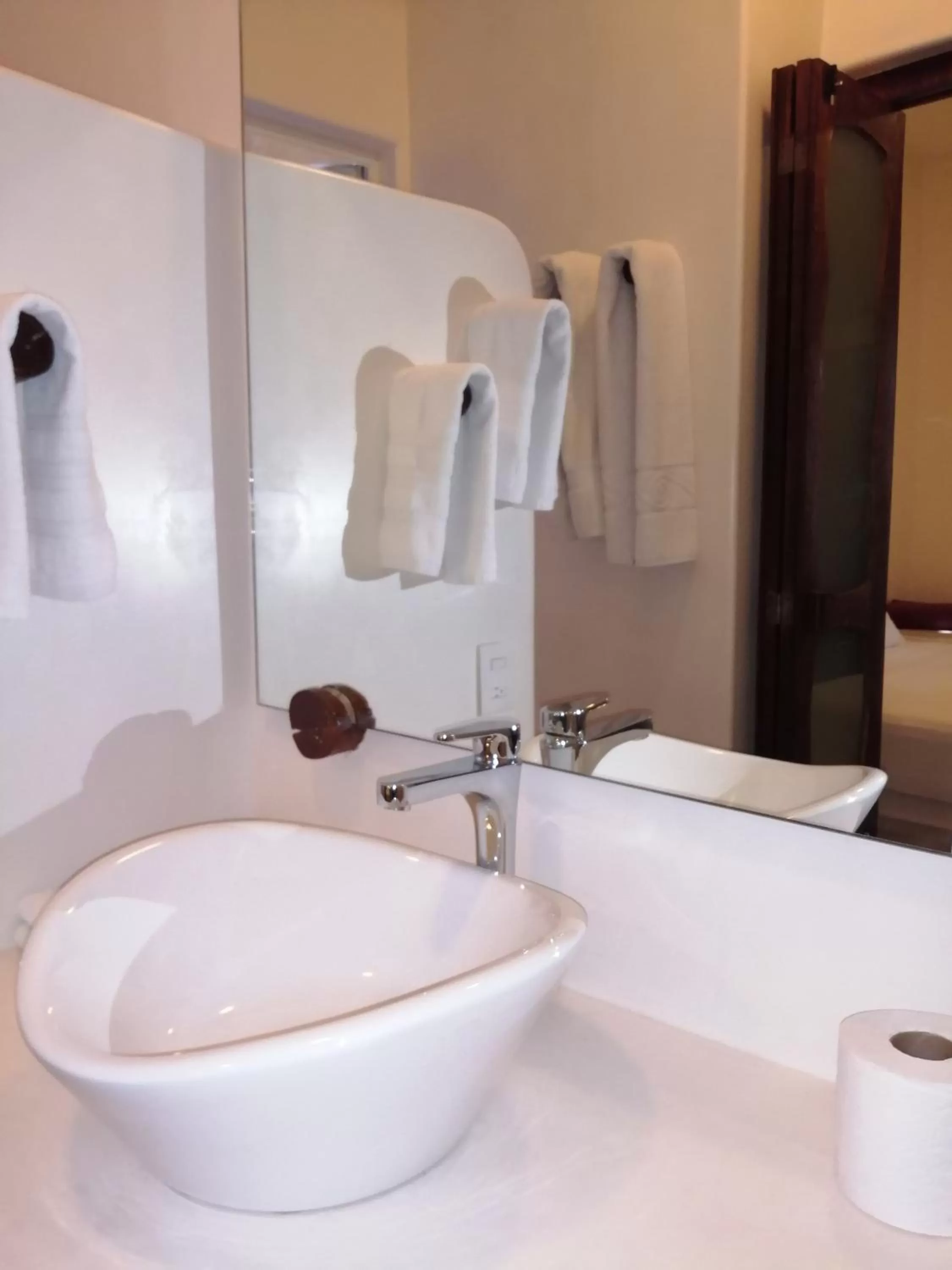 Bathroom in Ceiba Studios