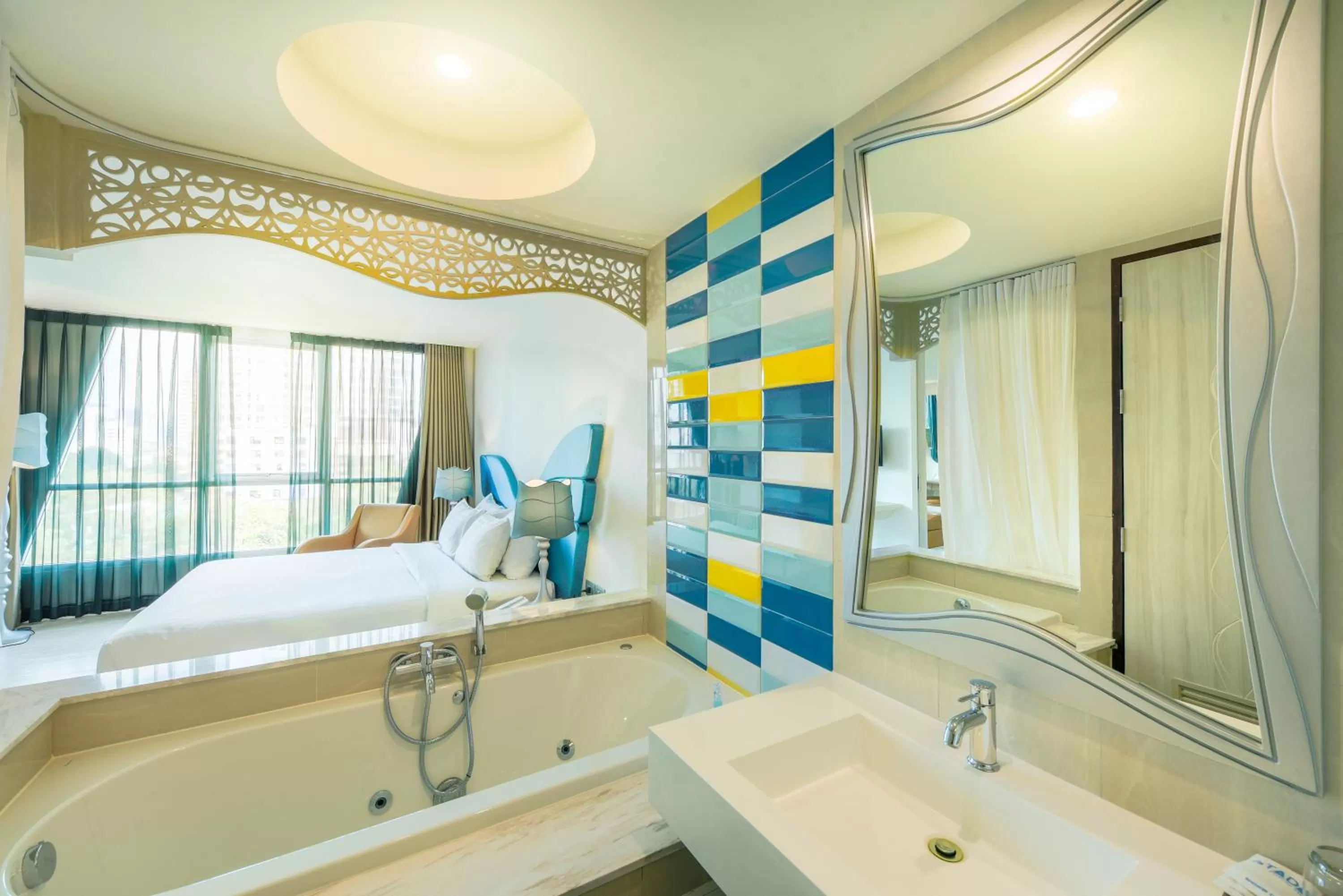 Toilet, Bed in Le Tada Parkview Hotel