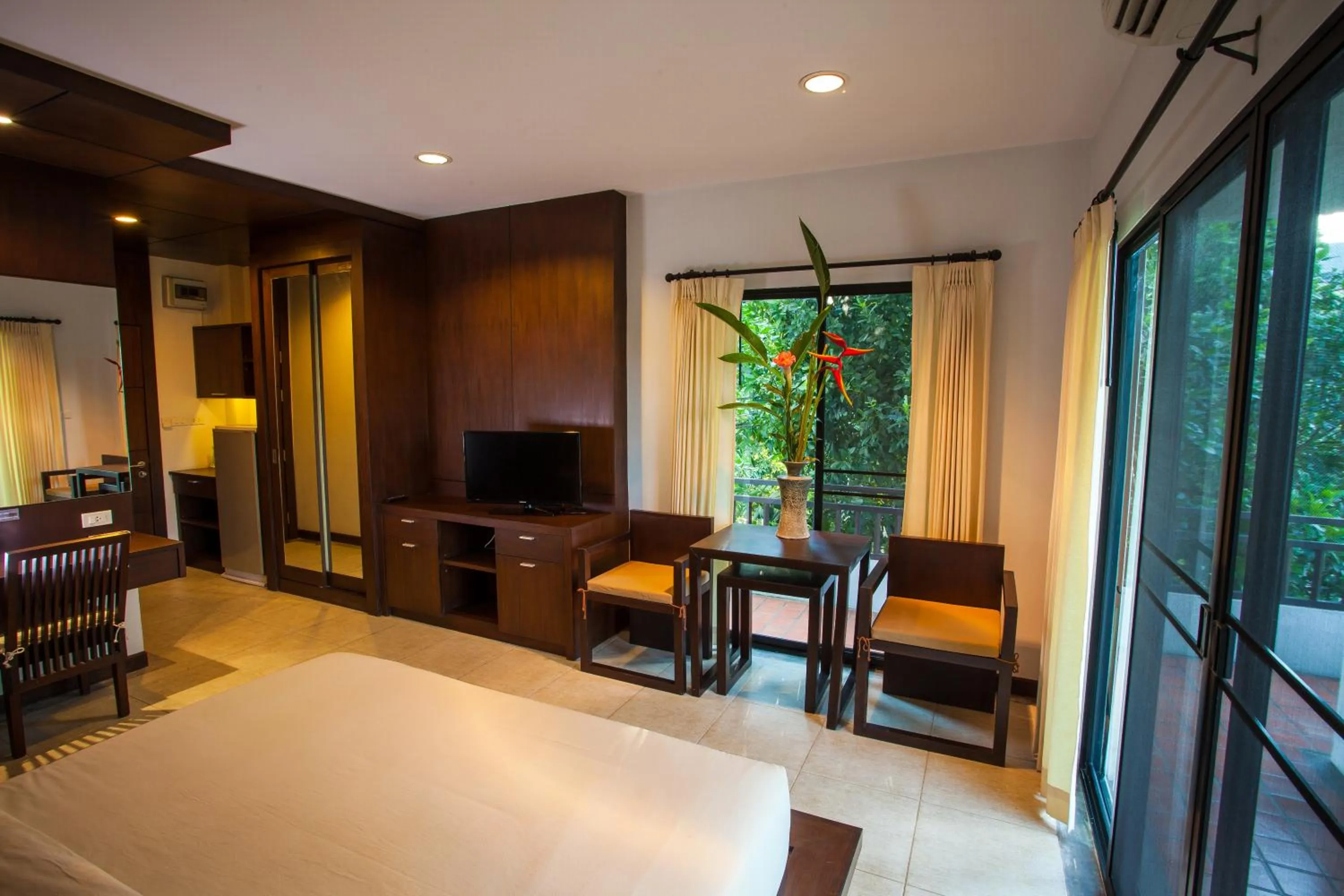 Communal lounge/ TV room, Bed in Sang Serene House