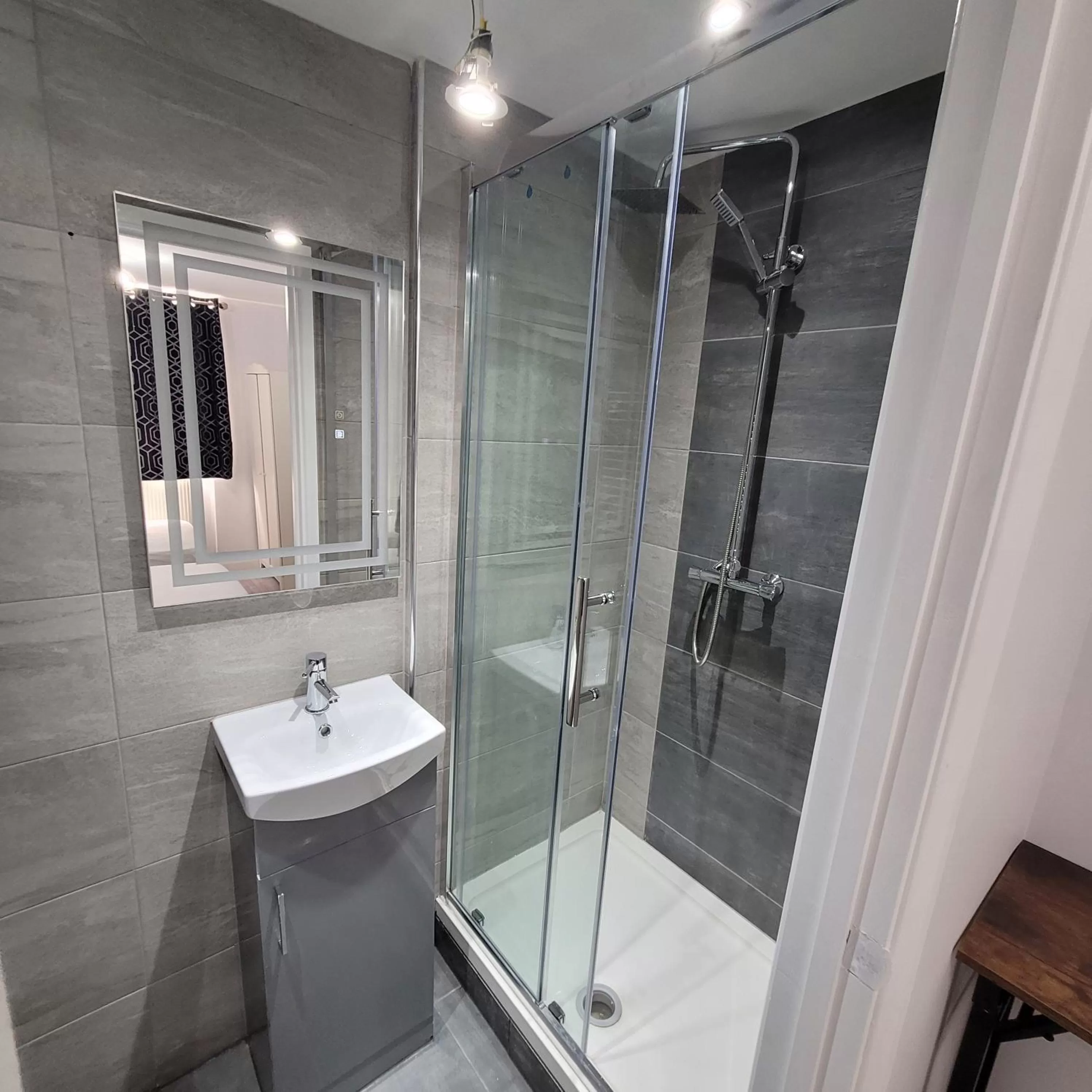 Bathroom in Argyle Square Hotel