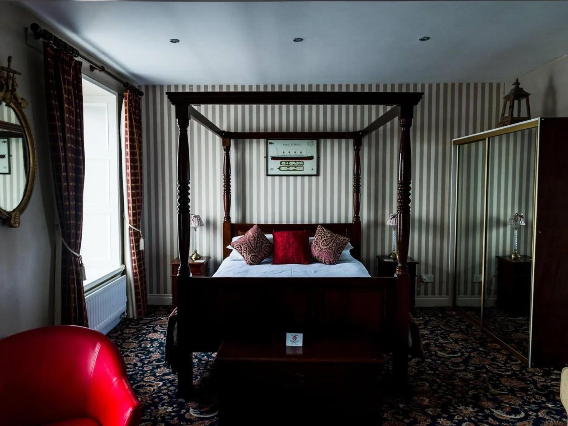 Bedroom, Bed in Pier 36