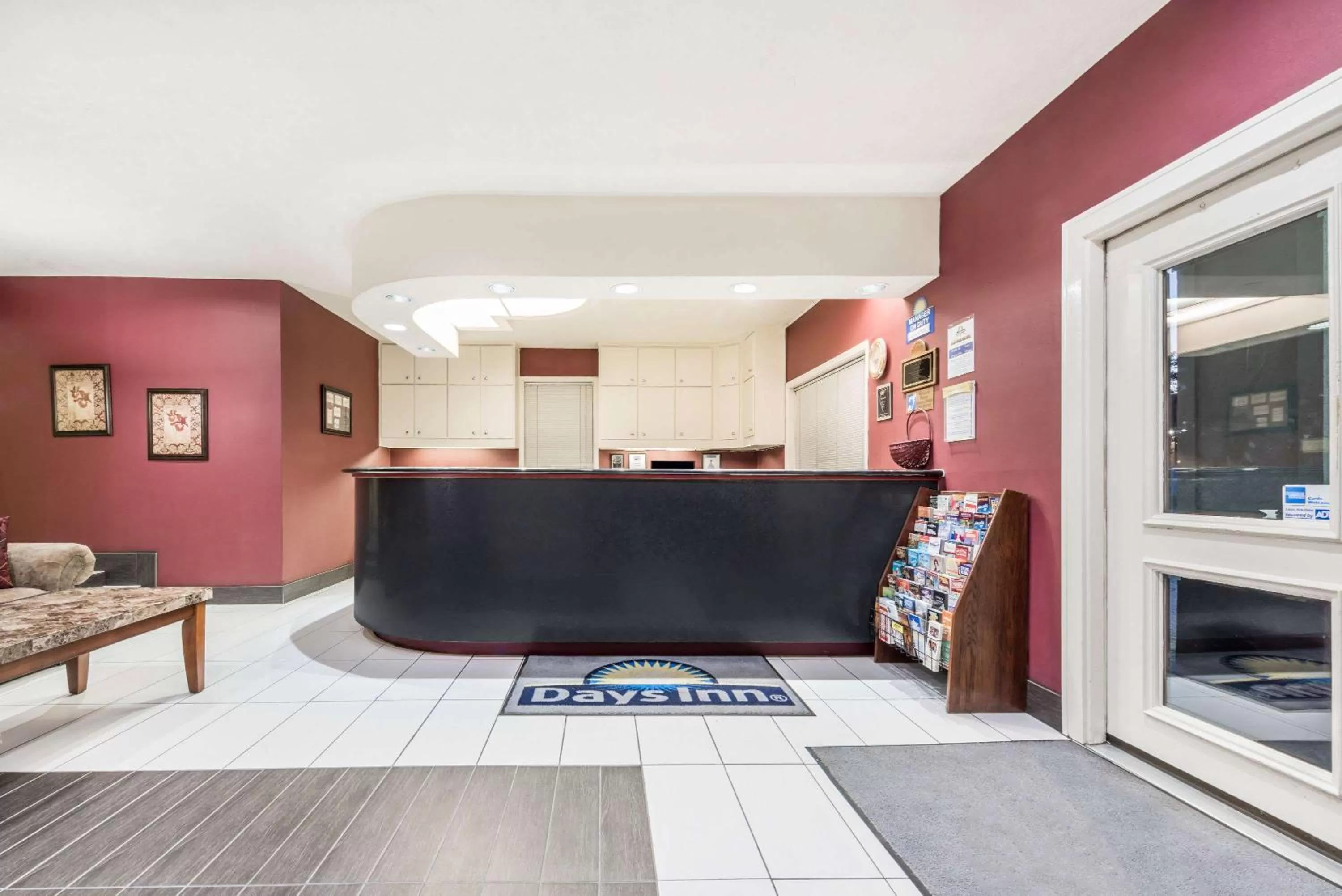 Lobby or reception in Days Inn by Wyndham Bryan College Station