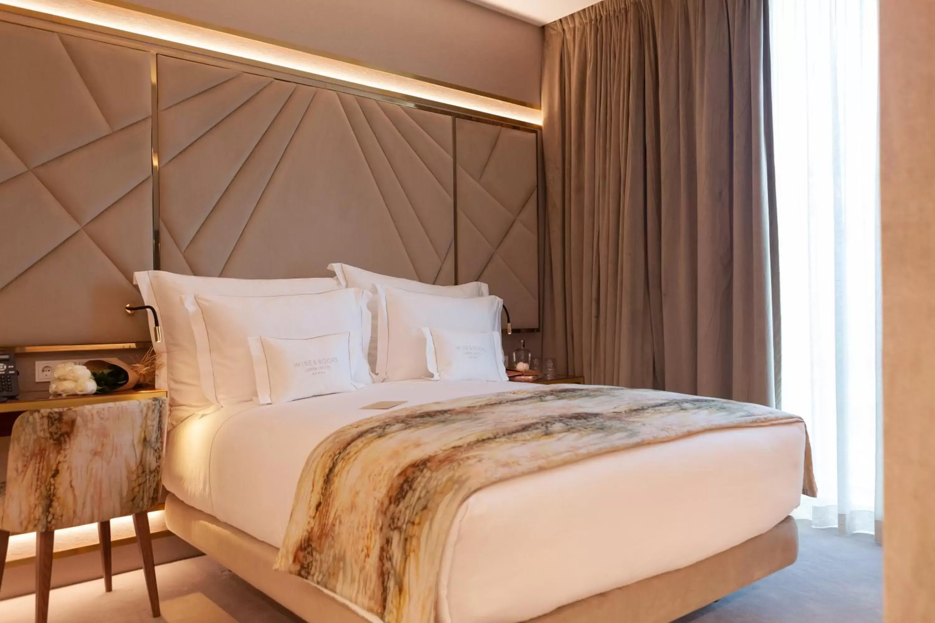 Standard Double Room in Wine & Books Lisboa Hotel Standard Double Room in Wine & Books Lisboa Hotel