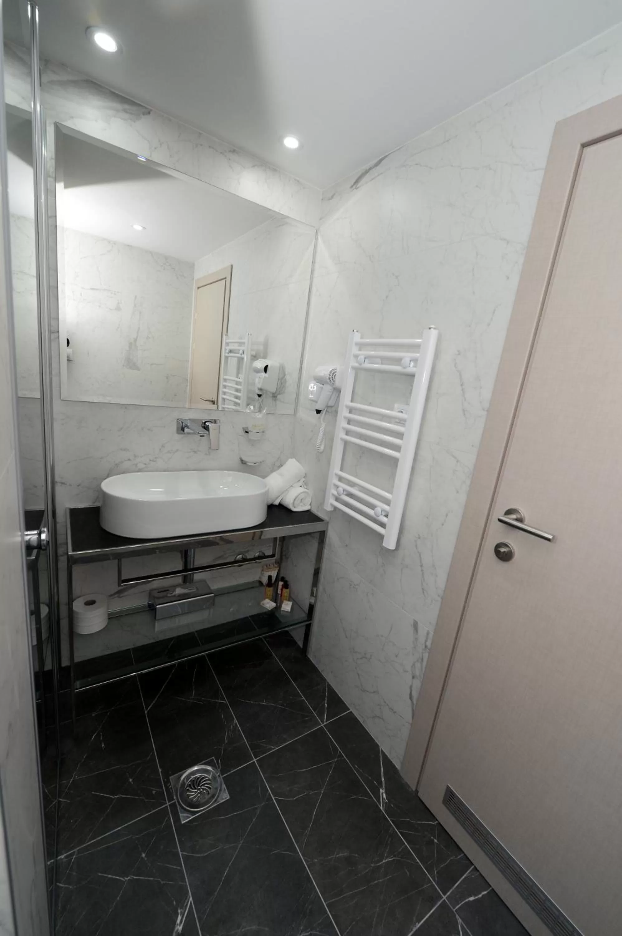 Bathroom in Hotel Alexandar II