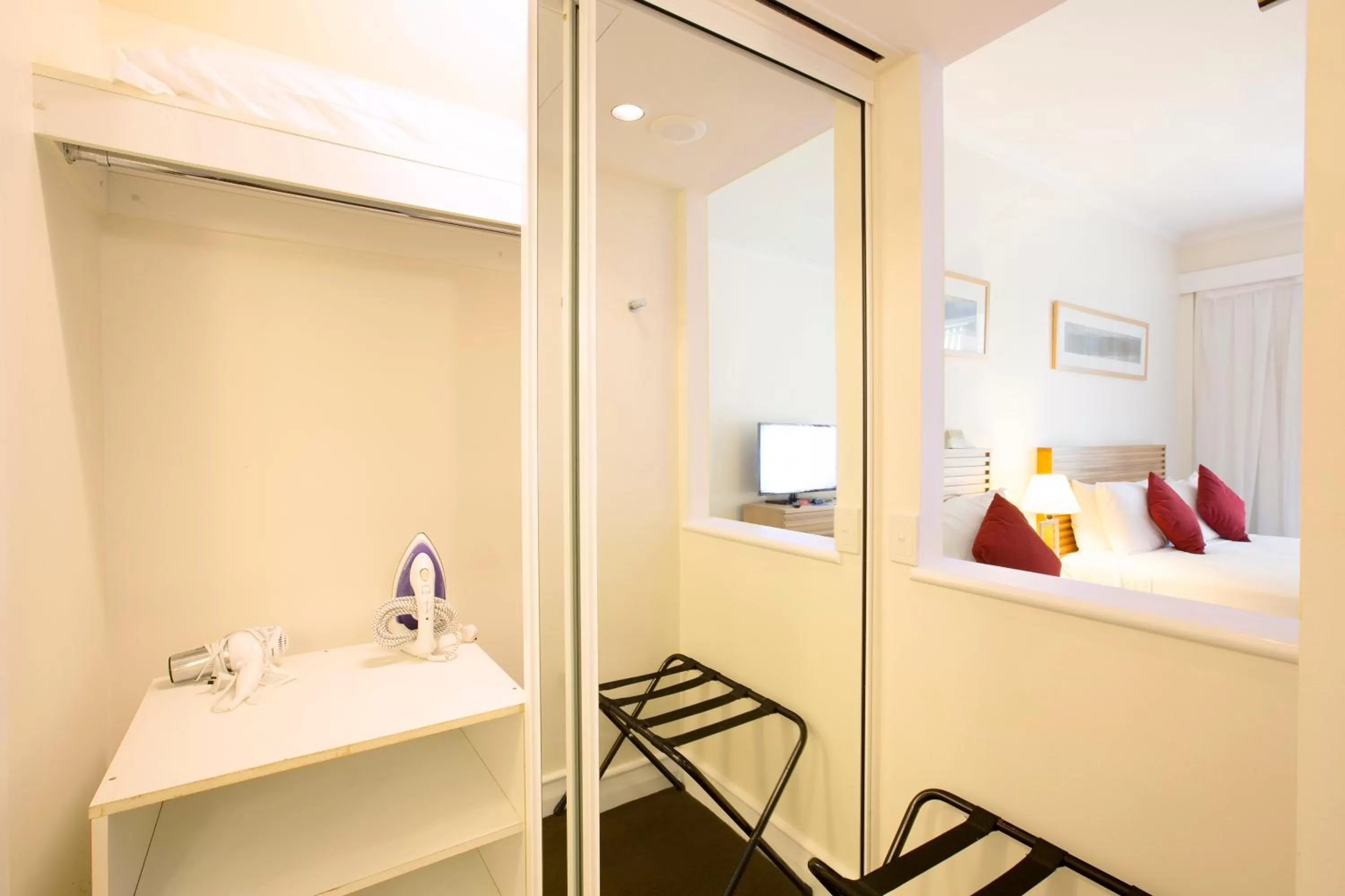 Bathroom, Bed in Novotel Sunshine Coast Resort