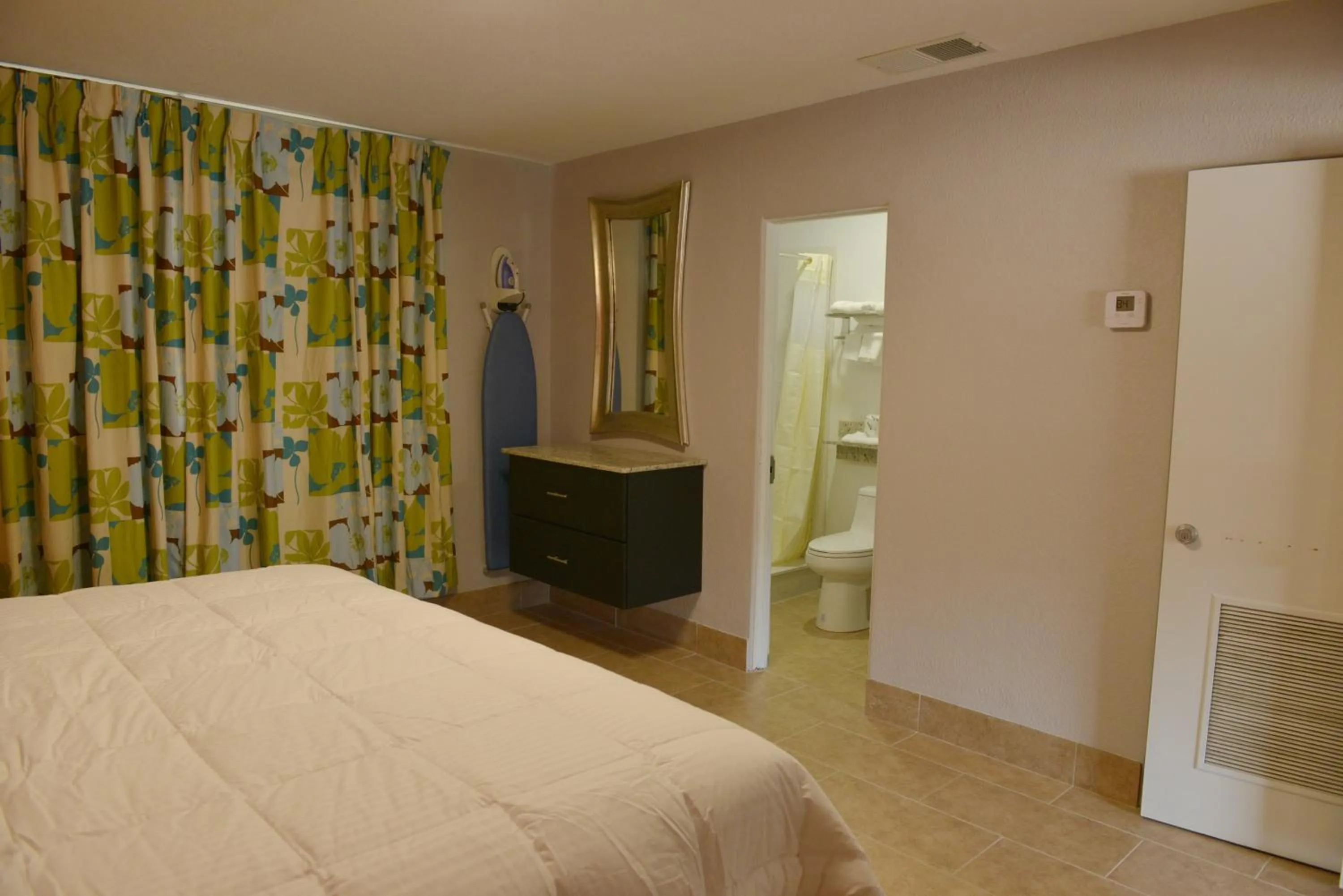 Bed in Rodeway Inn & Suites Winter Haven Chain of Lakes