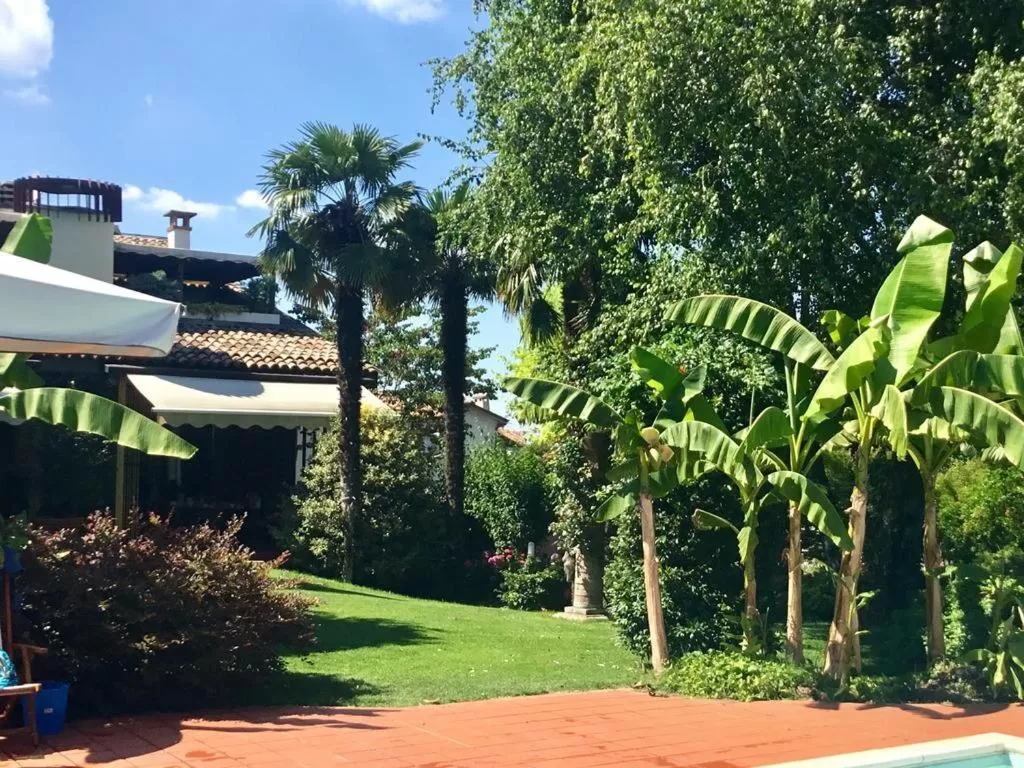 Garden in La Pergola B&B