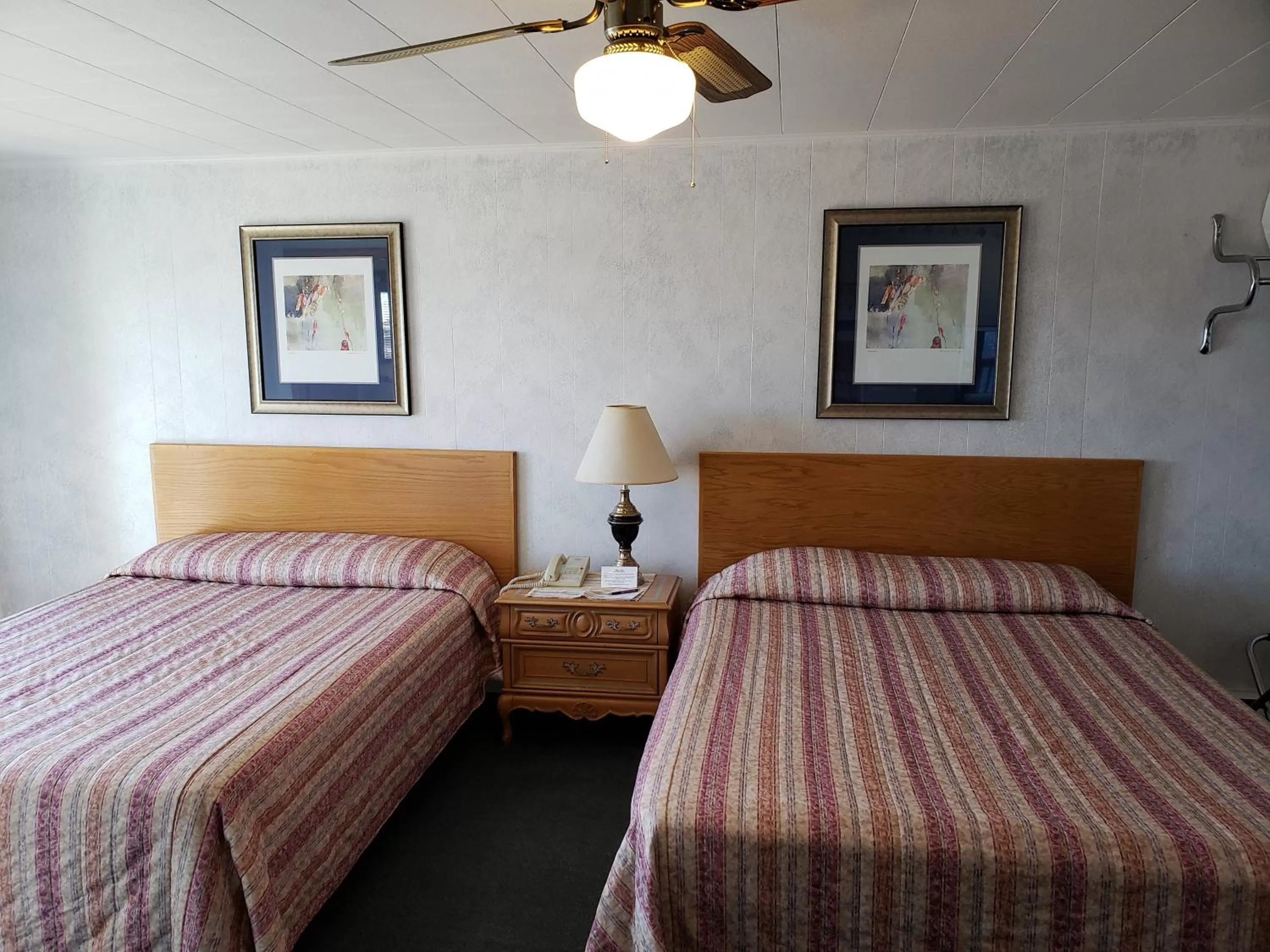 Bed in Algoma Beach Motel