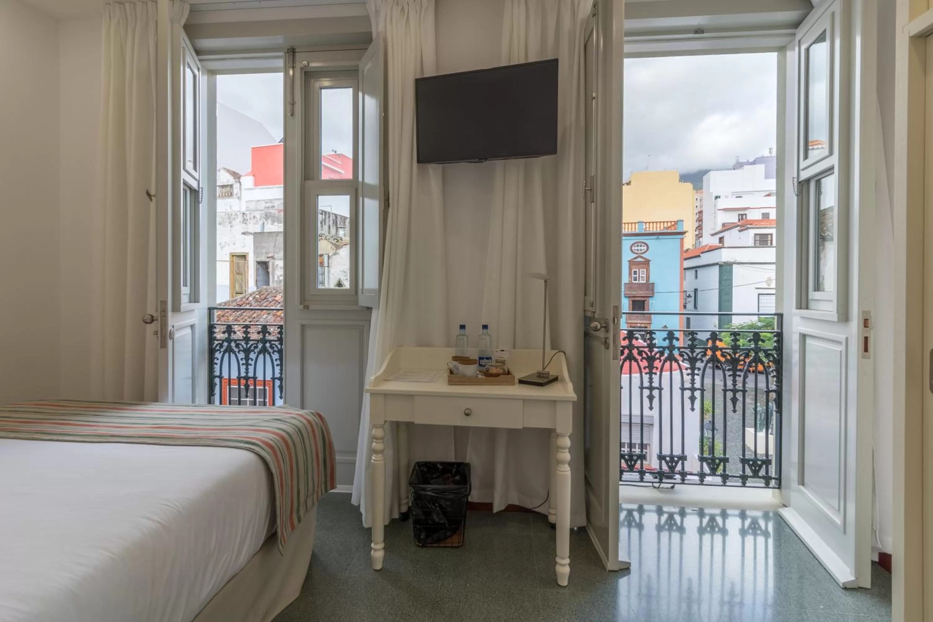 View (from property/room), Bed in Hotel Emblemático Holiday Time