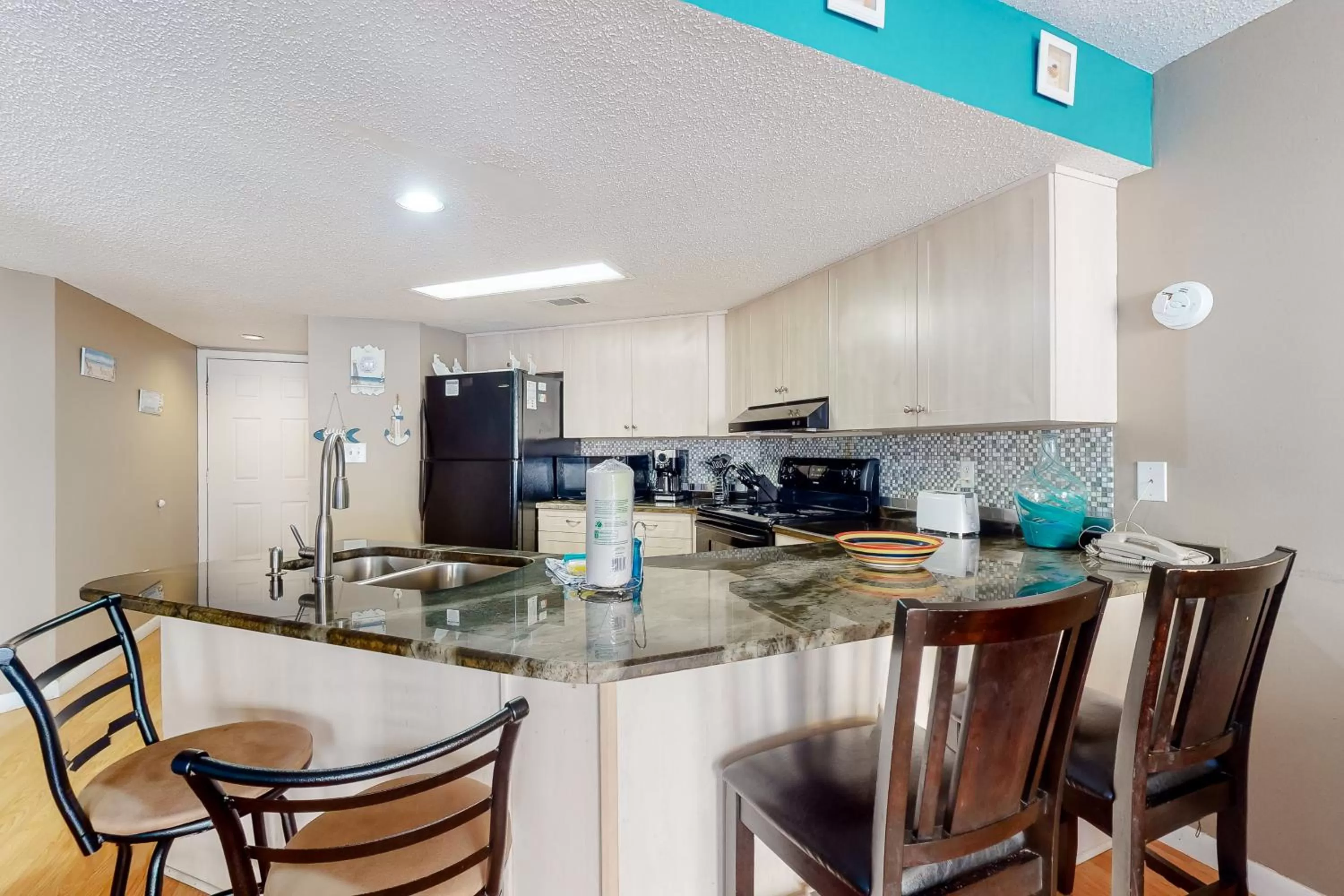 Kitchen/Kitchenette in Regatta #204C