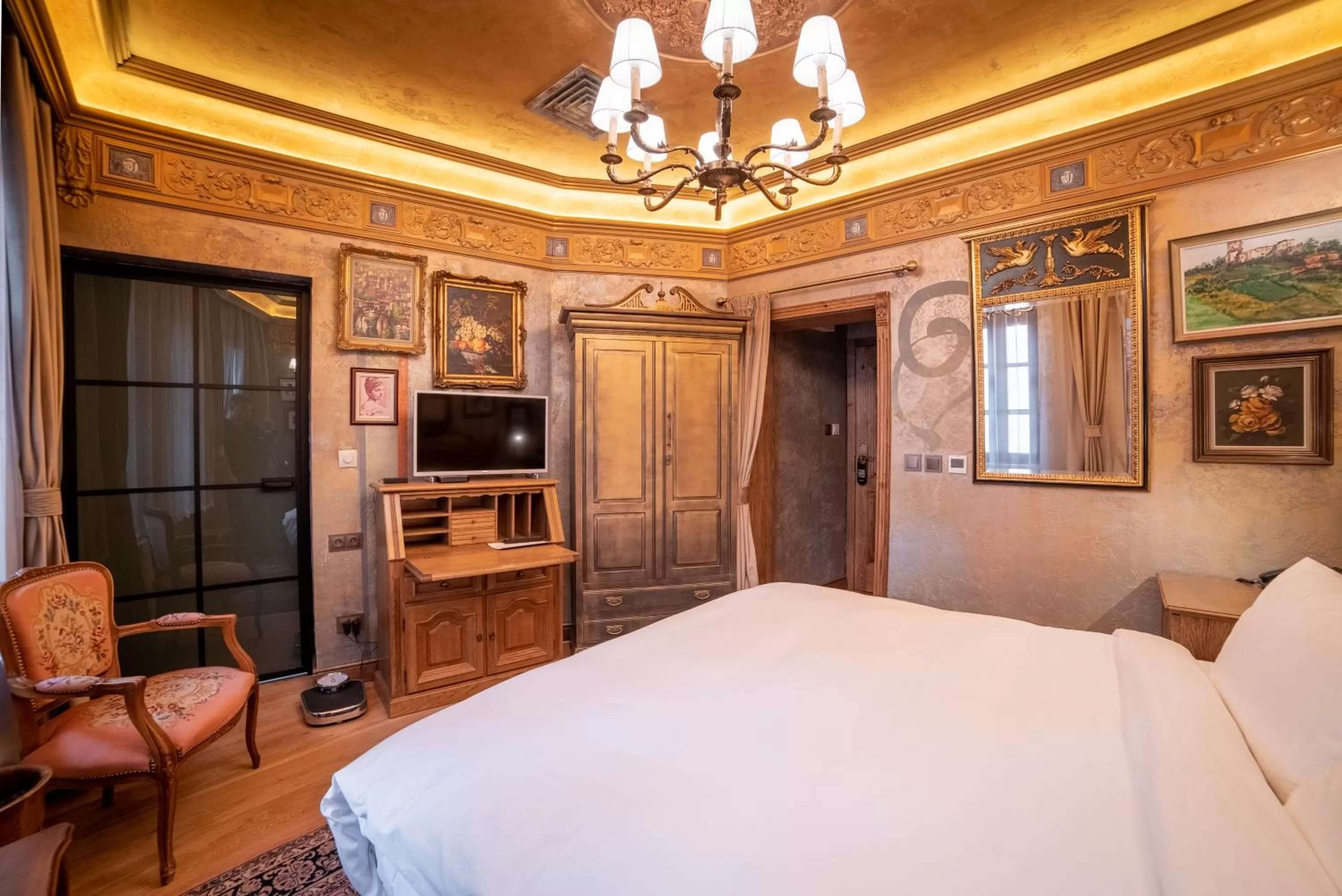 Bed in Bey House Royal Hotel