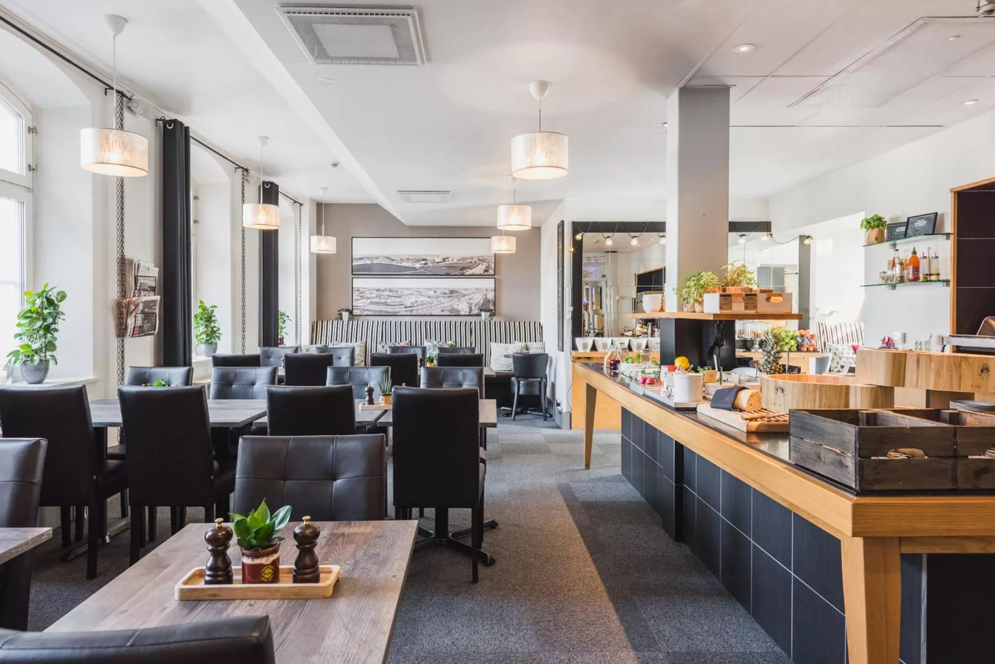 Restaurant/places to eat in Home Hotel Bilan