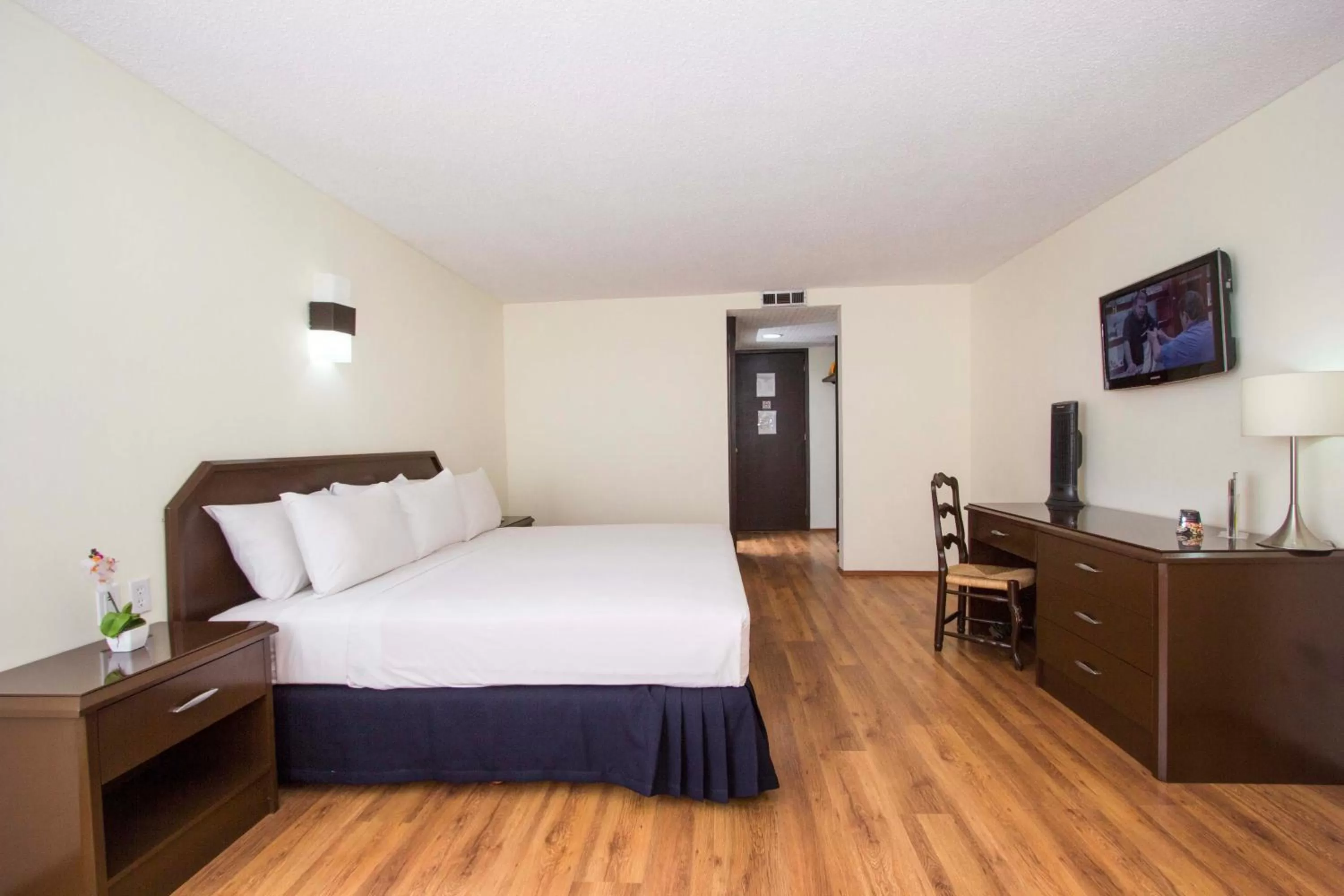 Photo of the whole room, Bed in Hotel Valle de Mexico Toreo