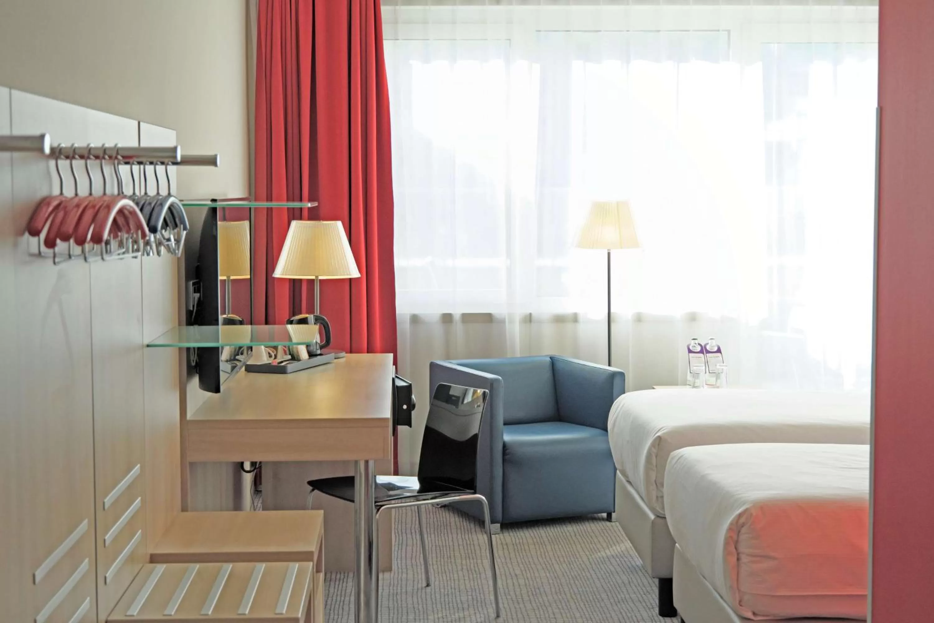 Bedroom, Bed in Park Inn by Radisson Linz