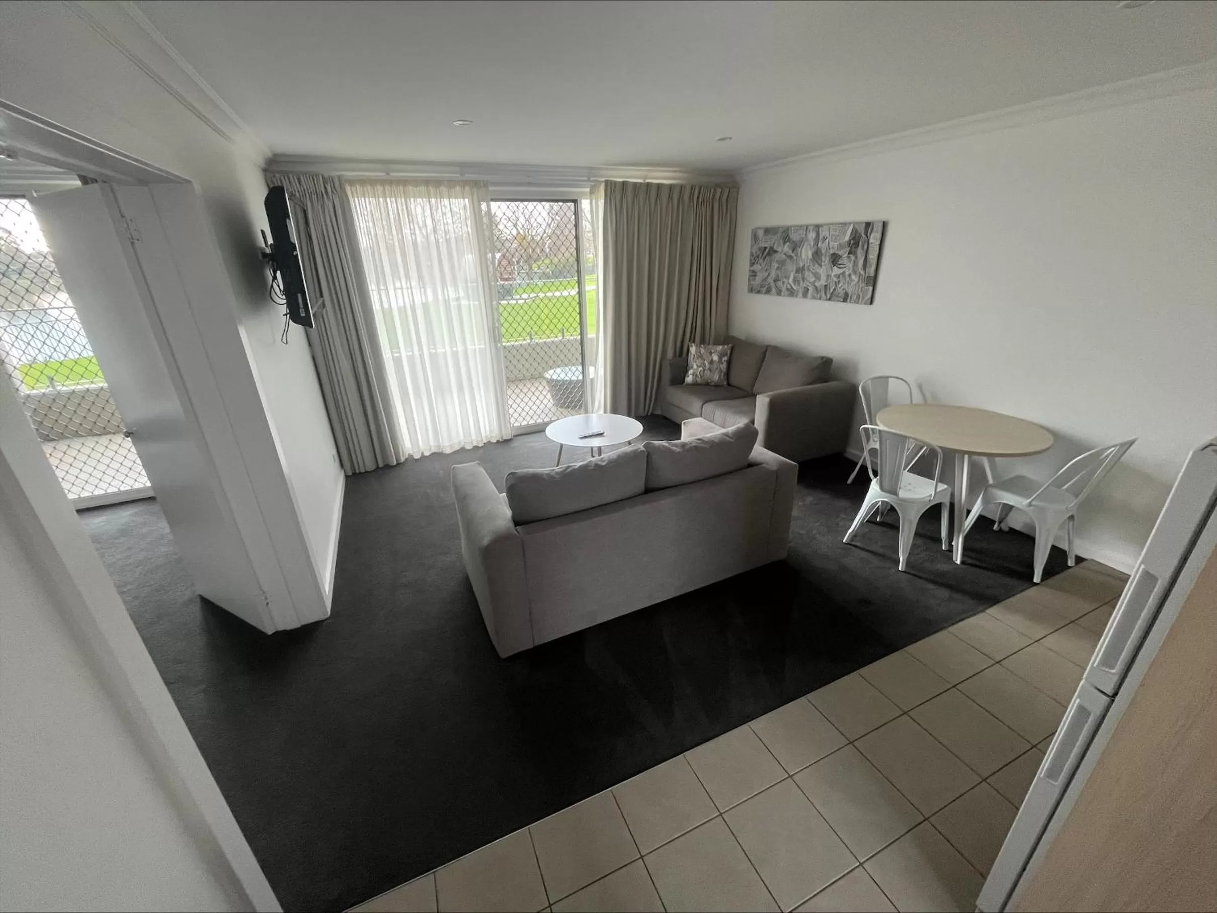 Living room, Seating Area in Nagambie Waterfront Motel