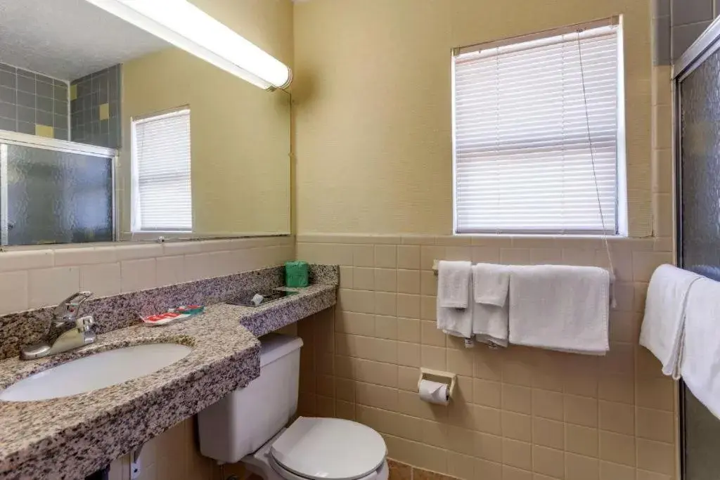 Standard Double Room - Smoking in Economy Inn Standard Double Room - Smoking in Economy Inn