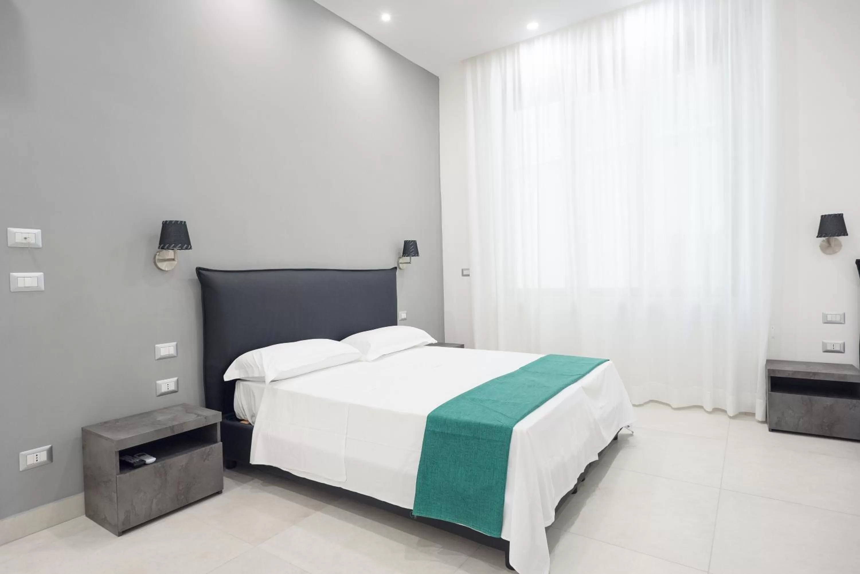 Photo of the whole room, Bed in Toledo in