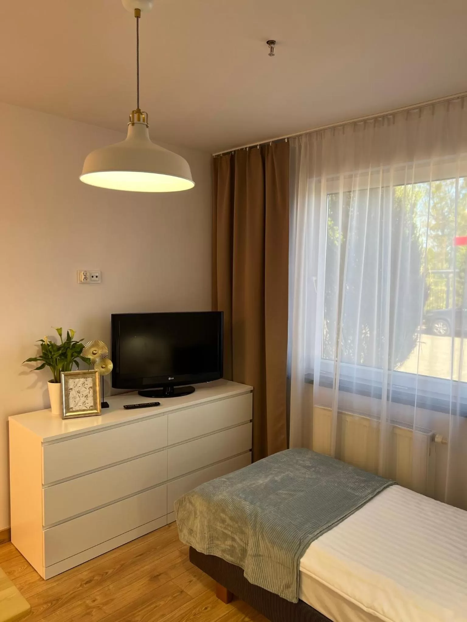 Evening entertainment, Bed in Hotel 500 W Strykowie