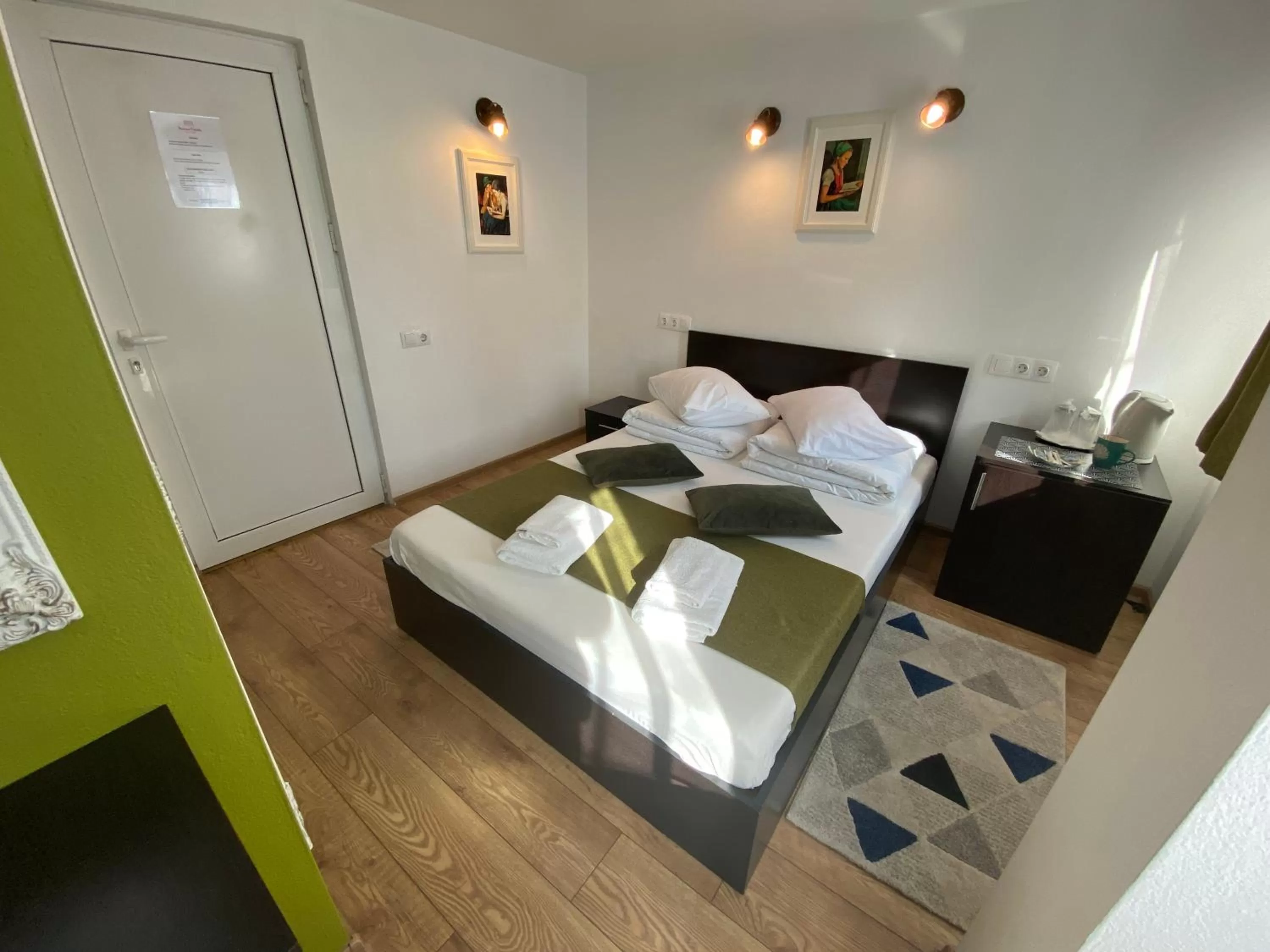 Bed in Pensiunea Pictorilor