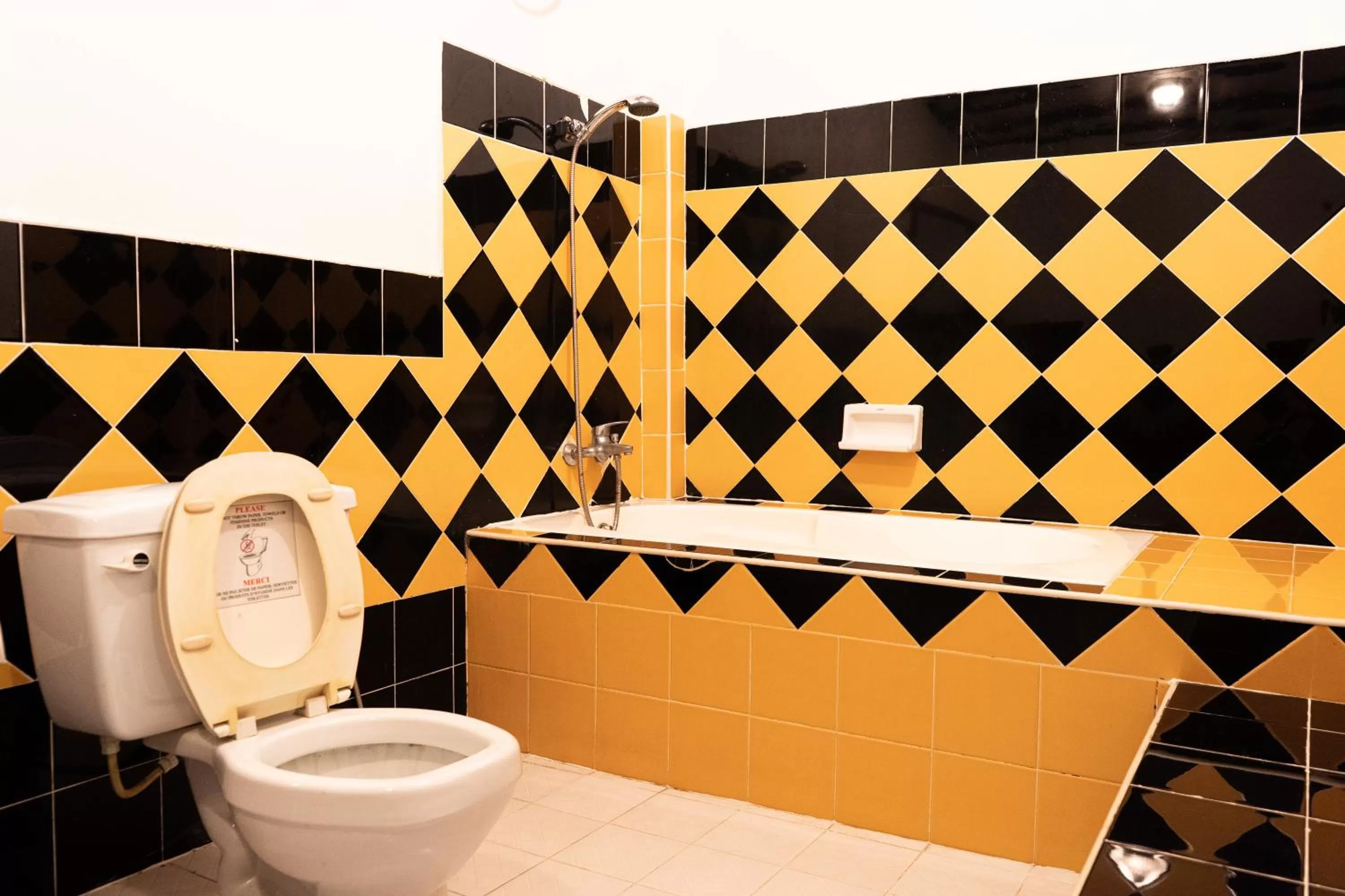 DEN HOTEL TOTONOU SIEM REAP