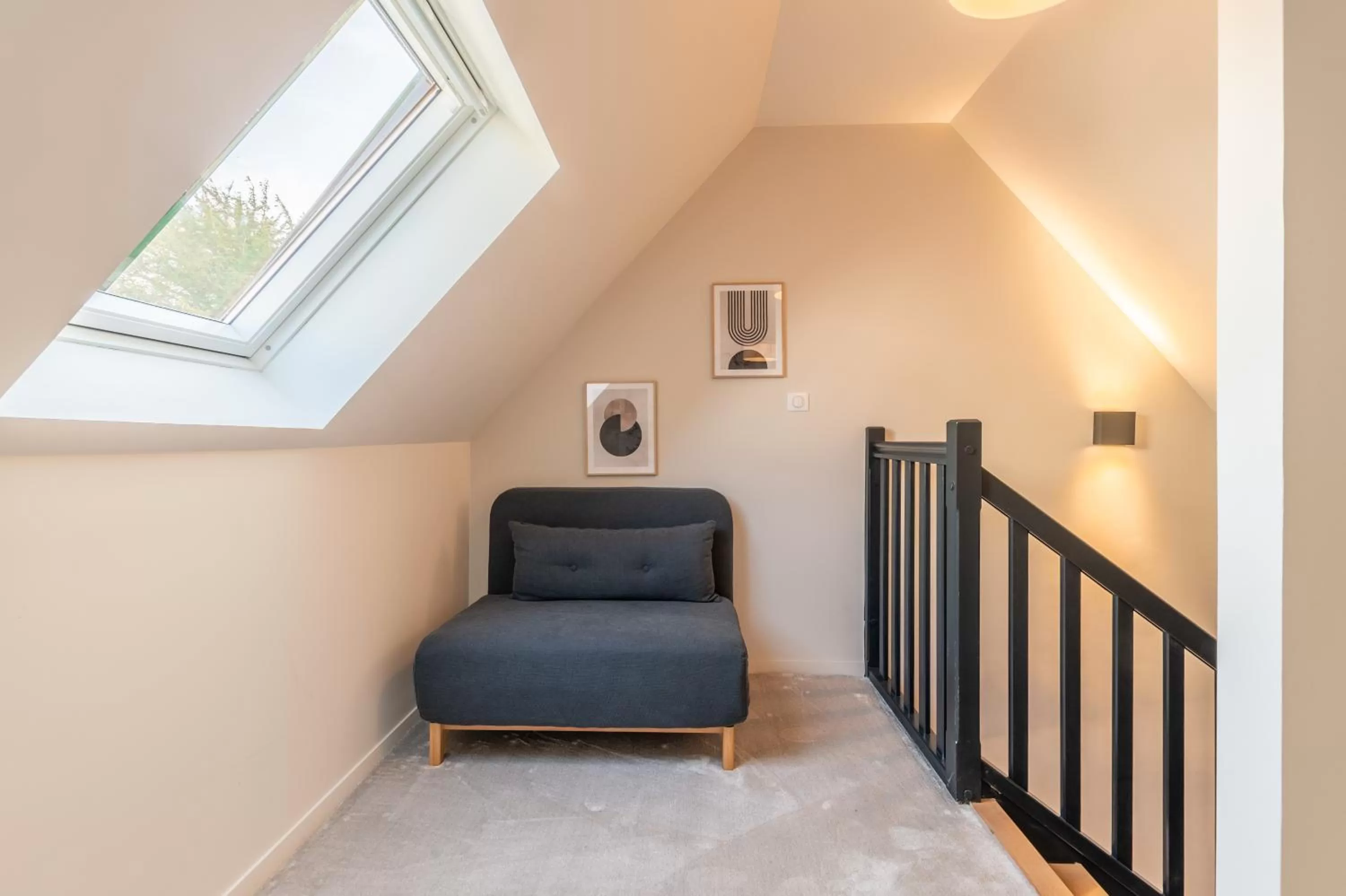 Night in Hôtel Échappée en Baie - Parking privé gratuit dont forfaits bornes électriques réservable