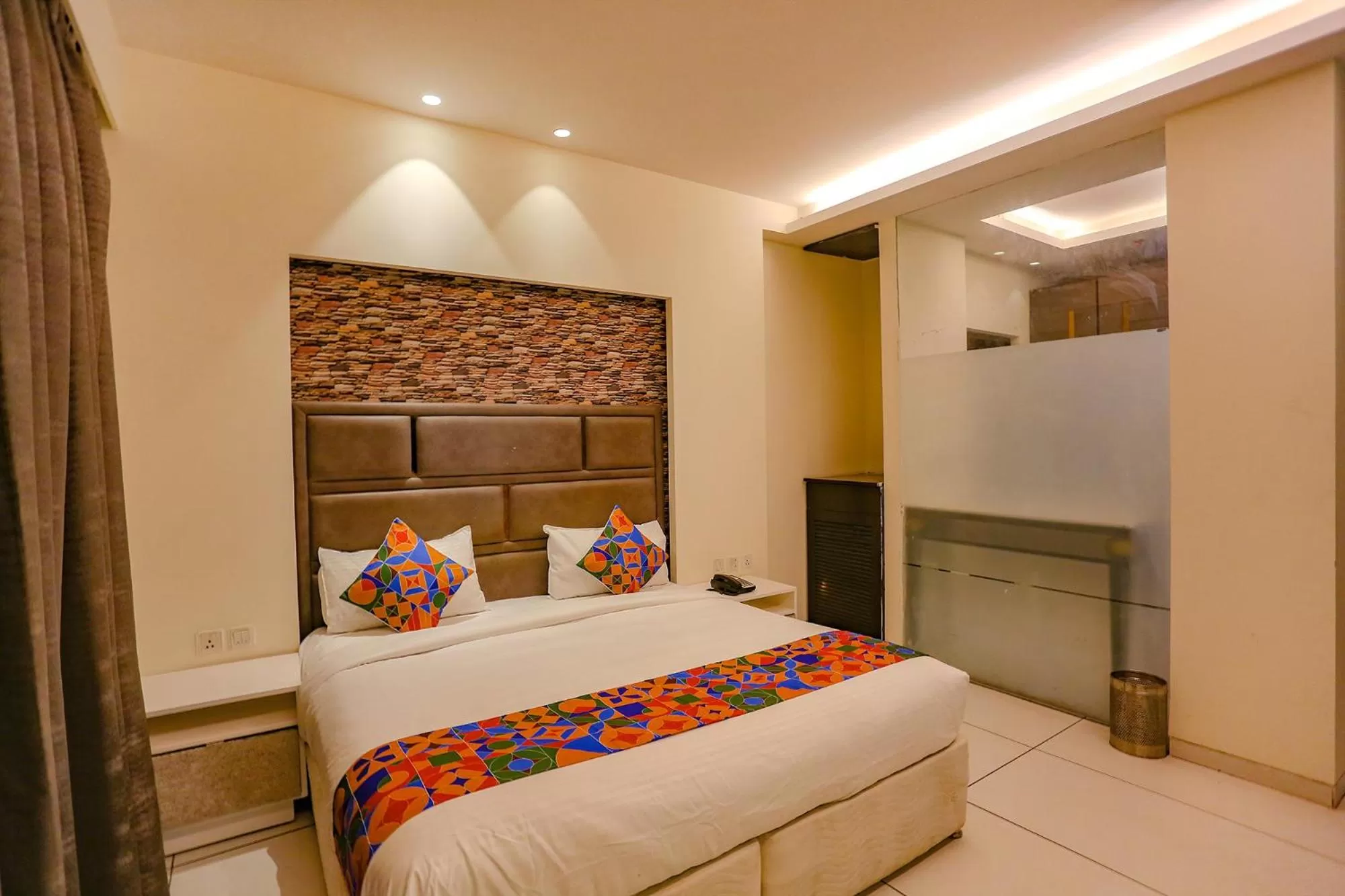 Superior Double Room - single occupancy in Townhouse Pitampura West Enclave