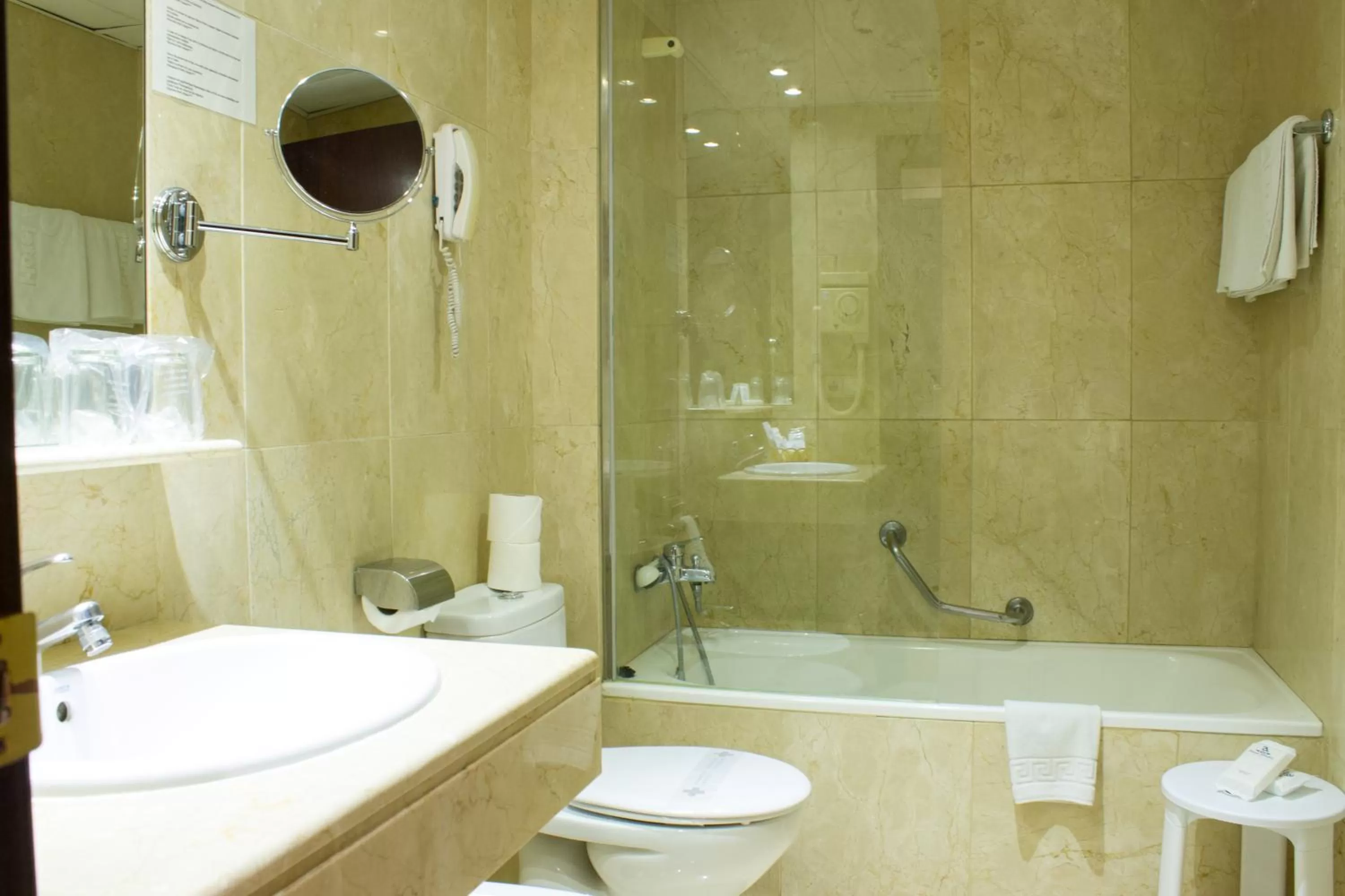 Bathroom in Atlantis by Atbcn