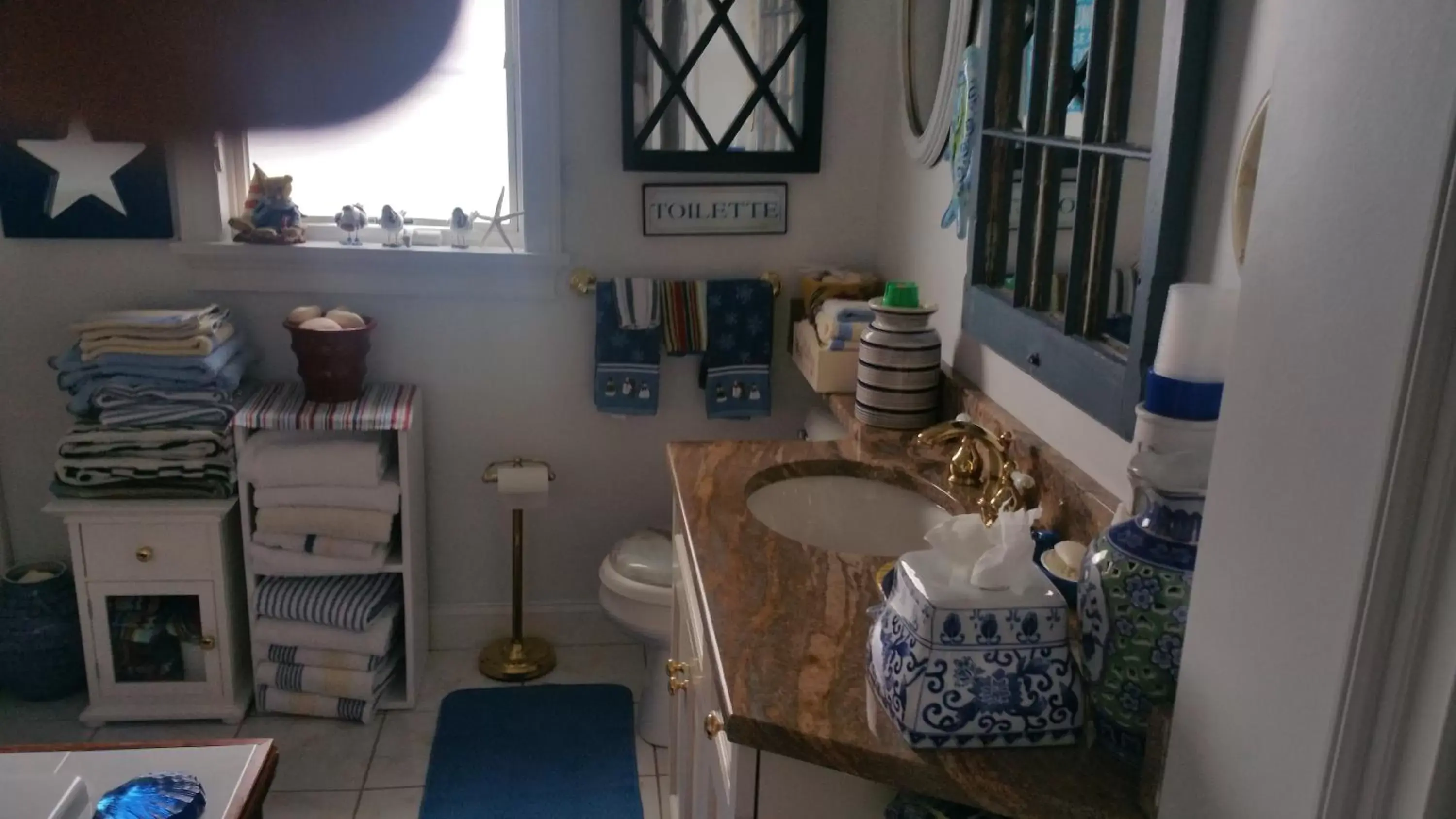 Budget Double Room in Inn 38 Oak Bluff Circle Budget Double Room in Inn 38 Oak Bluff Circle