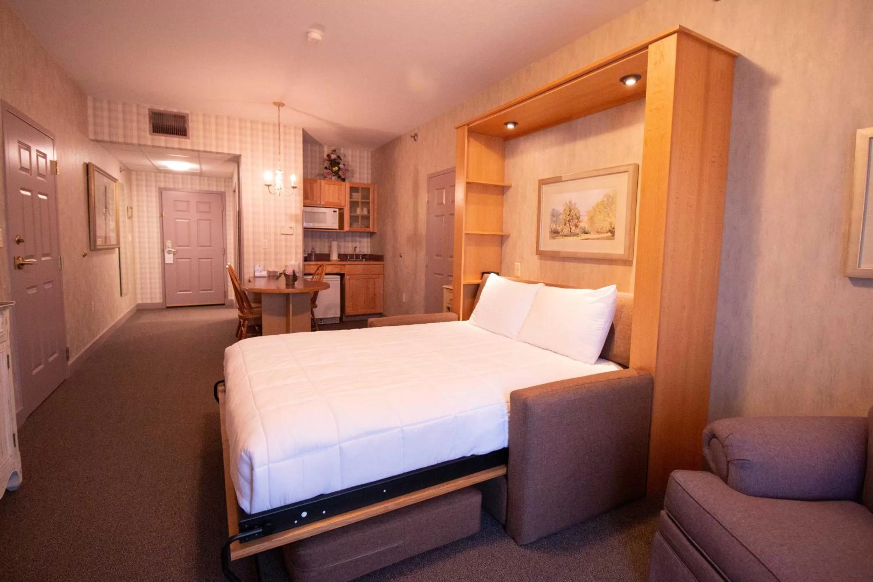 Bed in Essenhaus Inn & Conf. Center