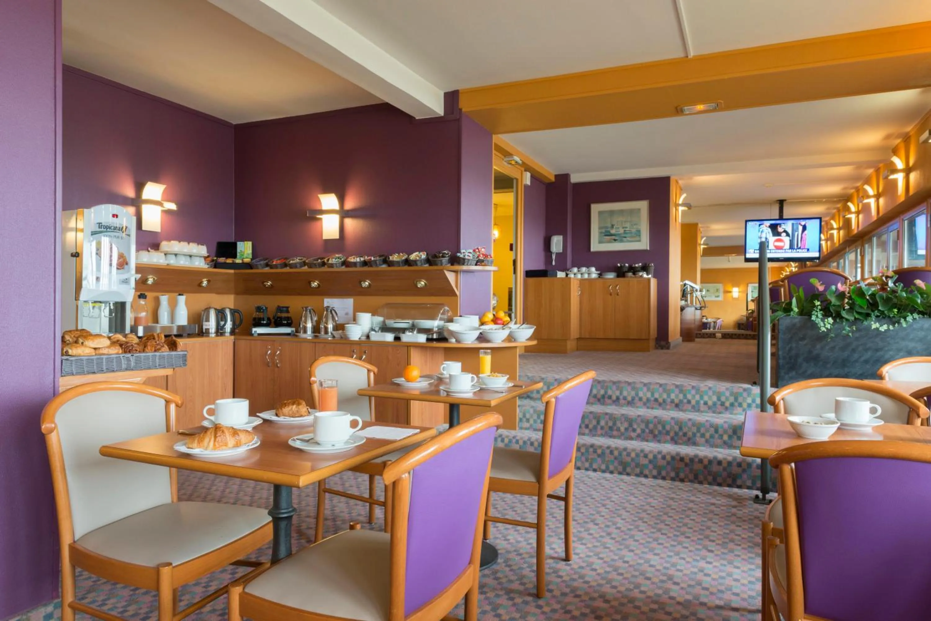 Buffet breakfast in Hotel Aguado