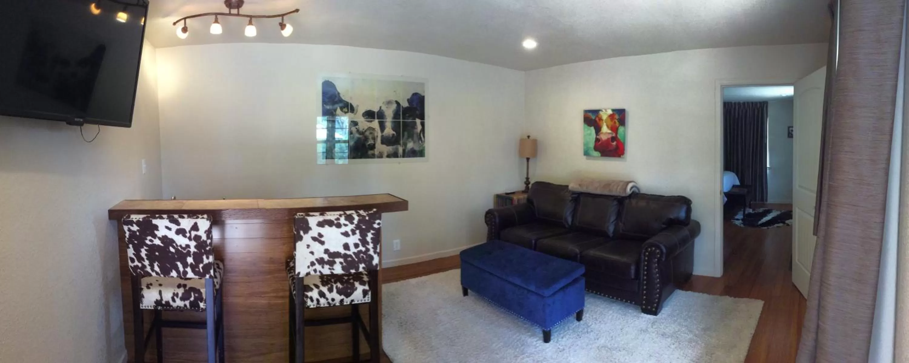 Queen Suite in The Crest Motel